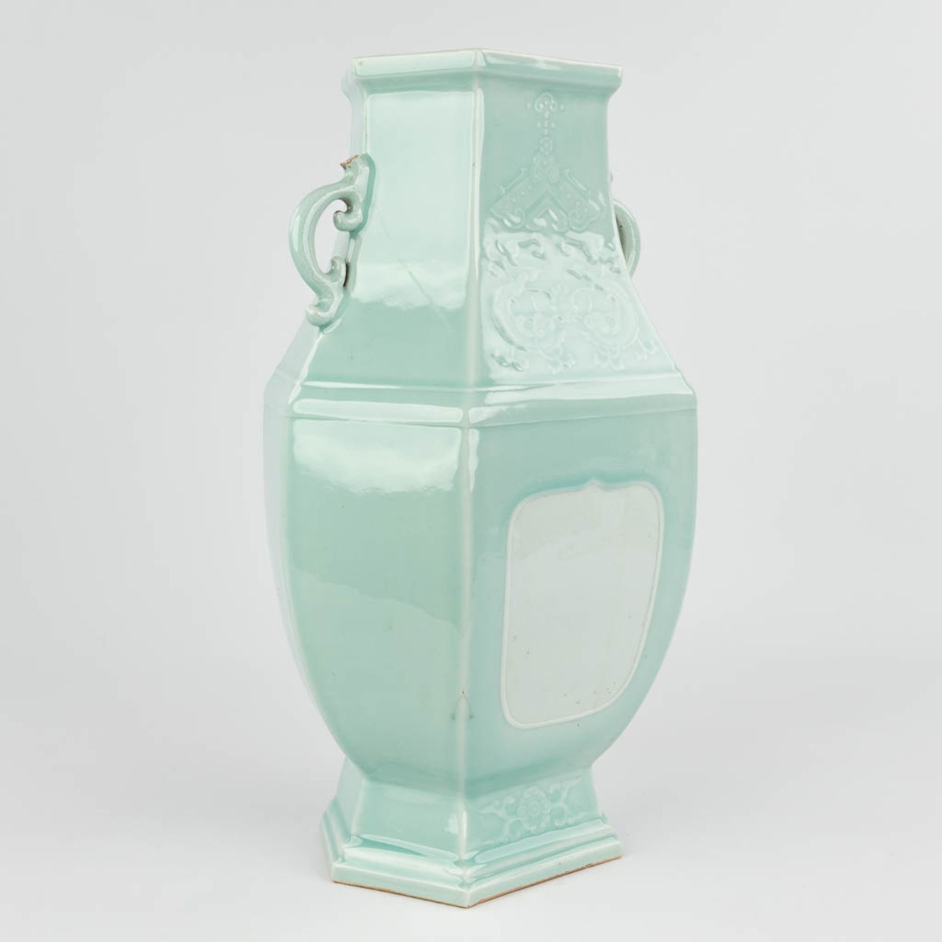 An antique Chinese celadon vase, Hexagonal, Qianlong mark and period. 18th C. (L:20 x W:26 x H:47 cm - Image 4 of 15
