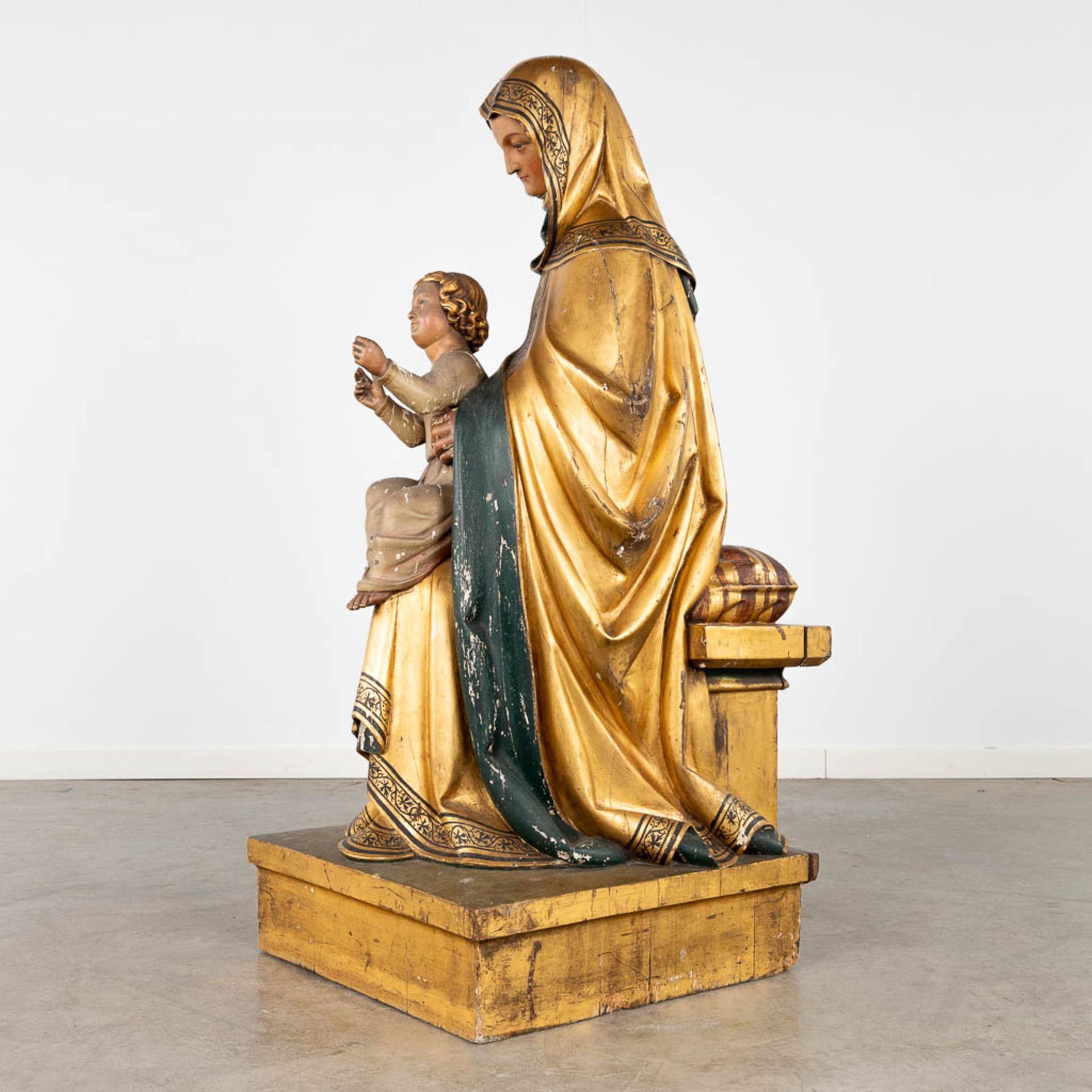 An antique wood-sculptured statue of Saint Anna with child, gilt and polychrome. 18th/19th C. (L:51 - Image 4 of 20