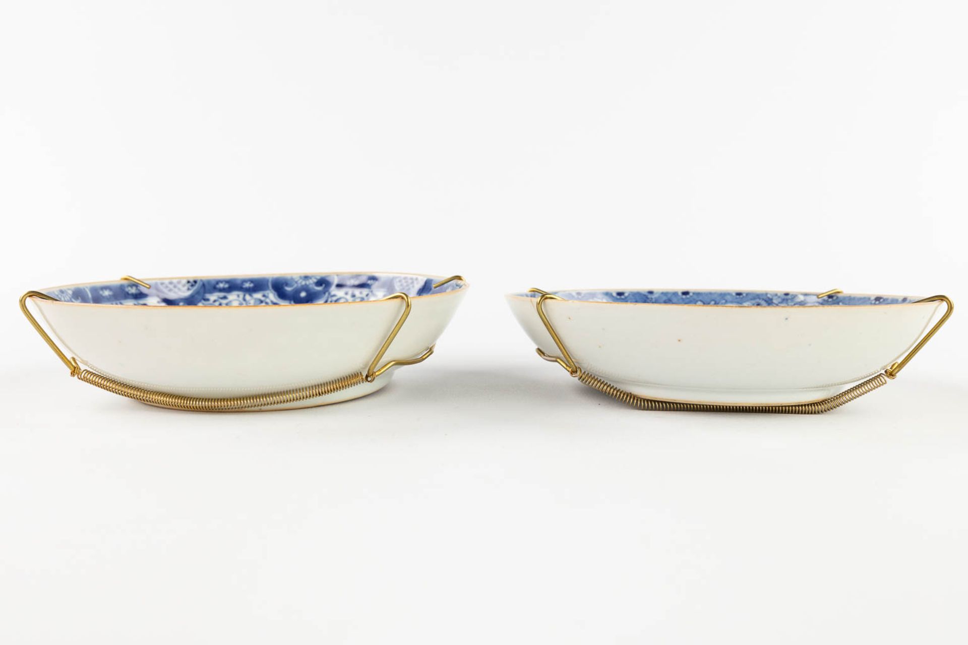 Two Chinese plates with blue-white landscape decor. 19th/20th C. (H:4 x D:16 cm) - Image 9 of 9