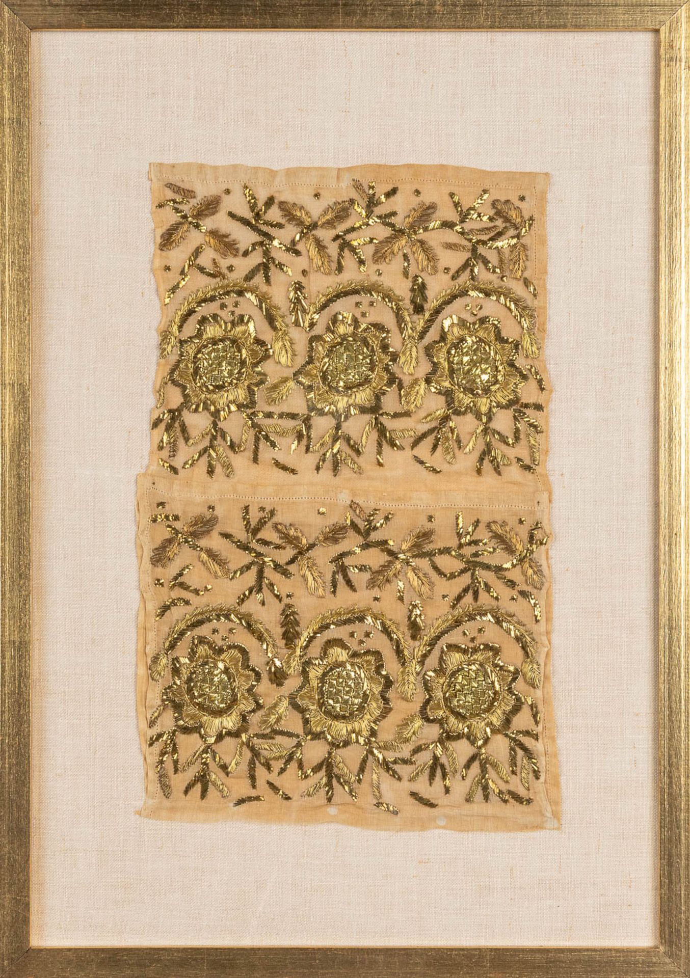 A small frame with gold-thread embroideries. (W:23 x H:37 cm) - Image 3 of 6