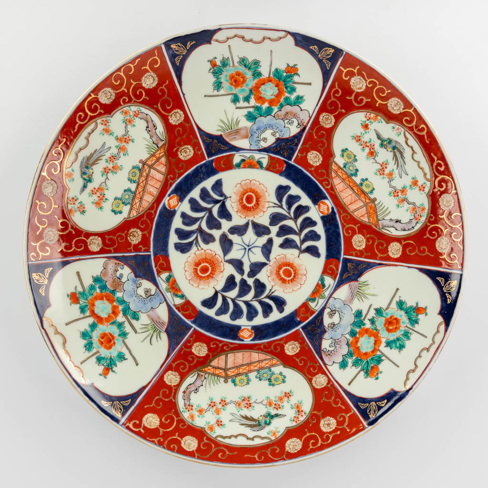Eight pieces of Japanese Imari porcelain. 19th/20th C. (H:6,5 x D:47 cm) - Image 5 of 15