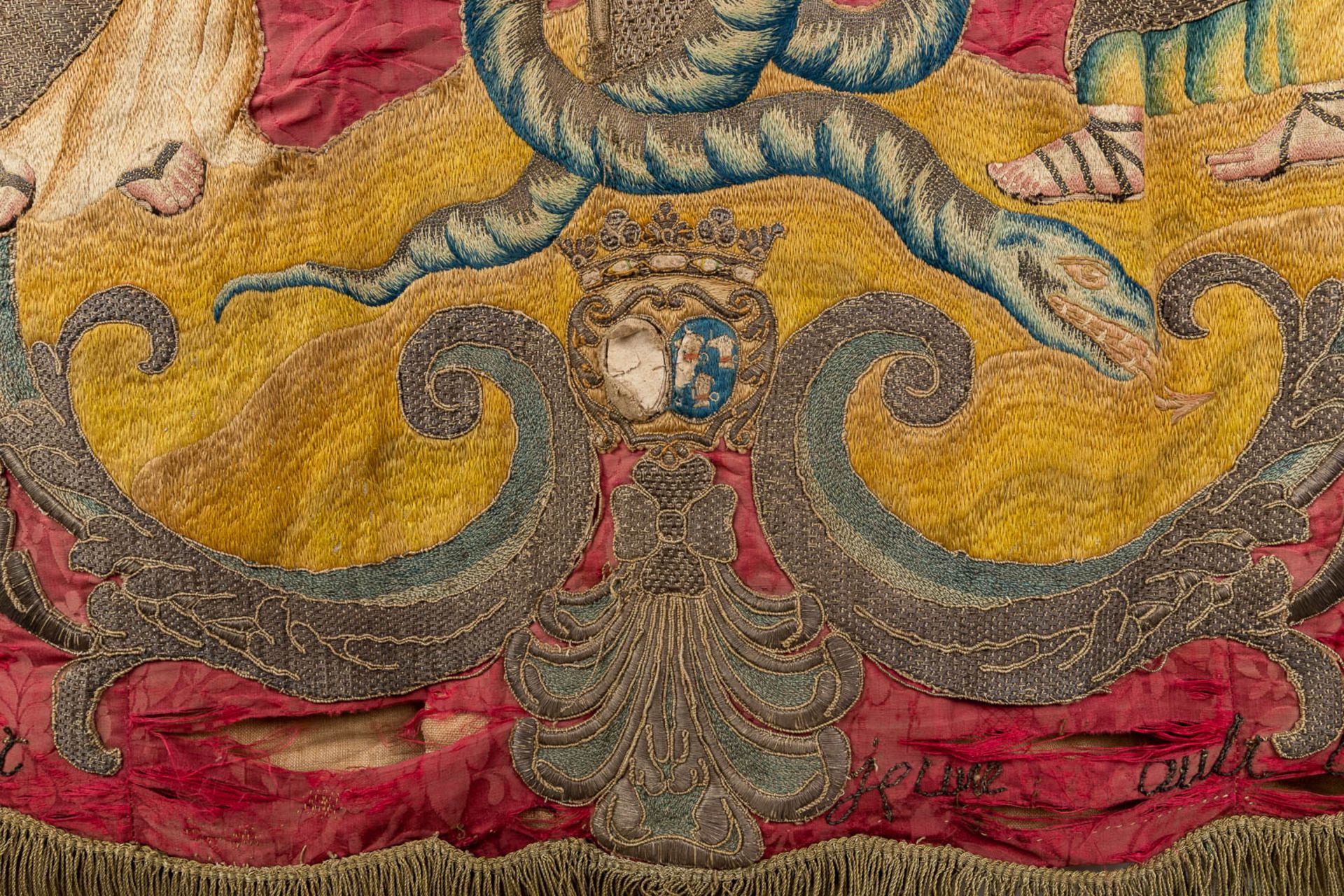 A set of antique and matching banners, finished with embroideries. 18th C. (W:143 x H:145 cm) - Bild 9 aus 25