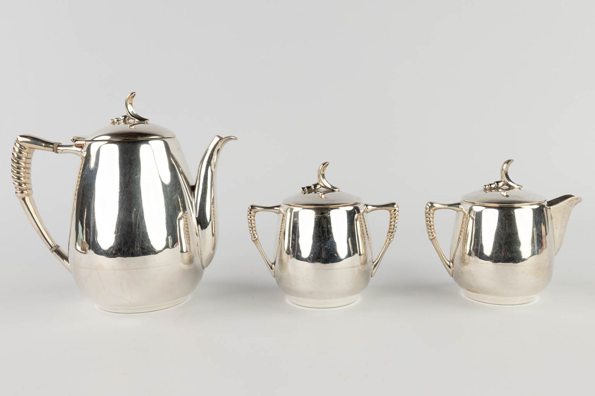 A group lot of table accessories and serve ware, silver and silver-plated metal. 2,760g. (L:29 x W:4 - Bild 25 aus 33