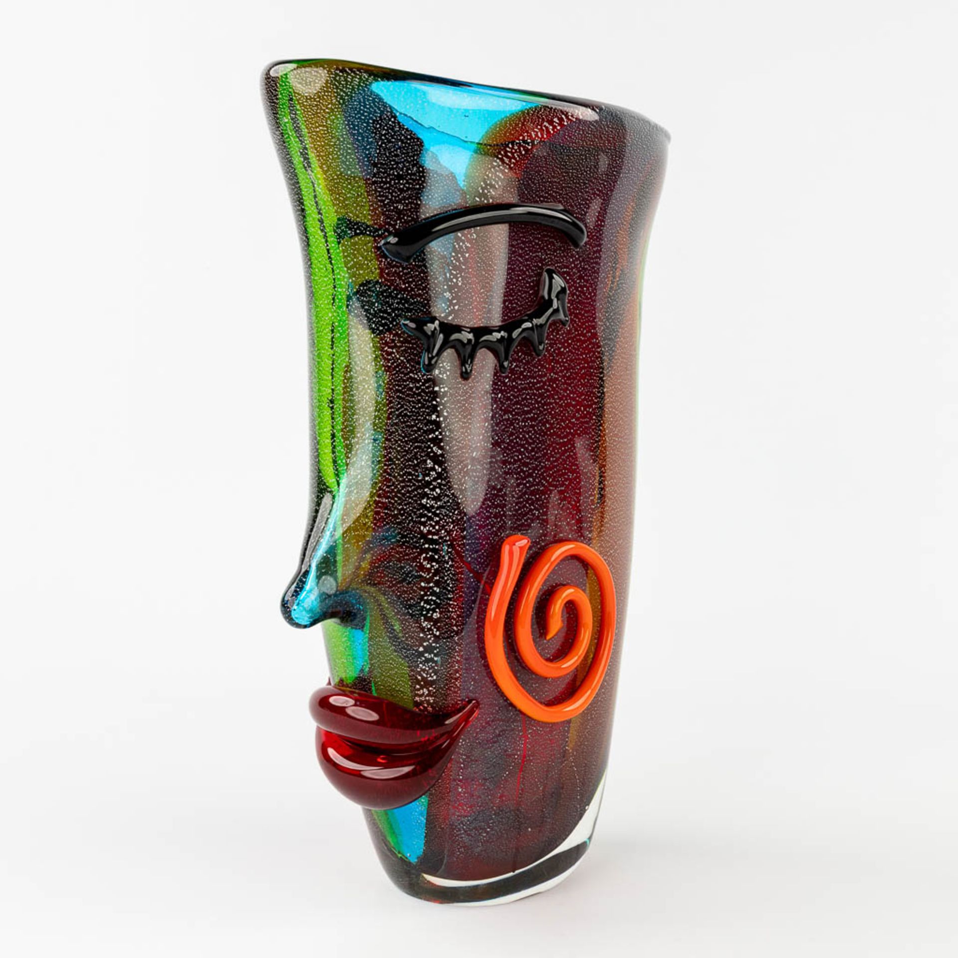 An Art Glass vase, in the style of a Pablo Picasso Head. Murano, Italië. (L:12 x W:25 x H:36 cm) - Image 6 of 15