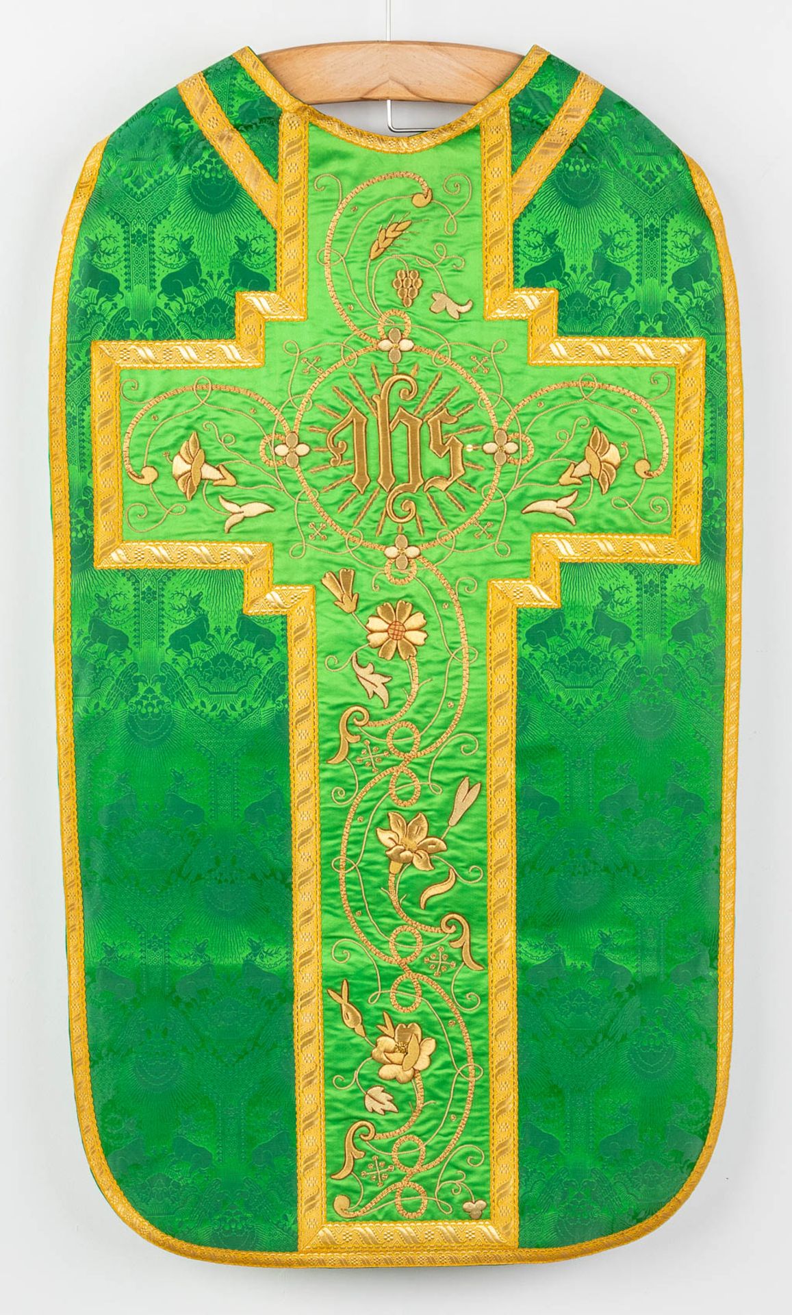 A set of 6 Roman Chasubles, maniple, Stola and Chalice veils - Image 2 of 37