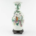 A Chinese vase decorated with ladies and children. 18th/19th C. (H:46 x D:22 cm)