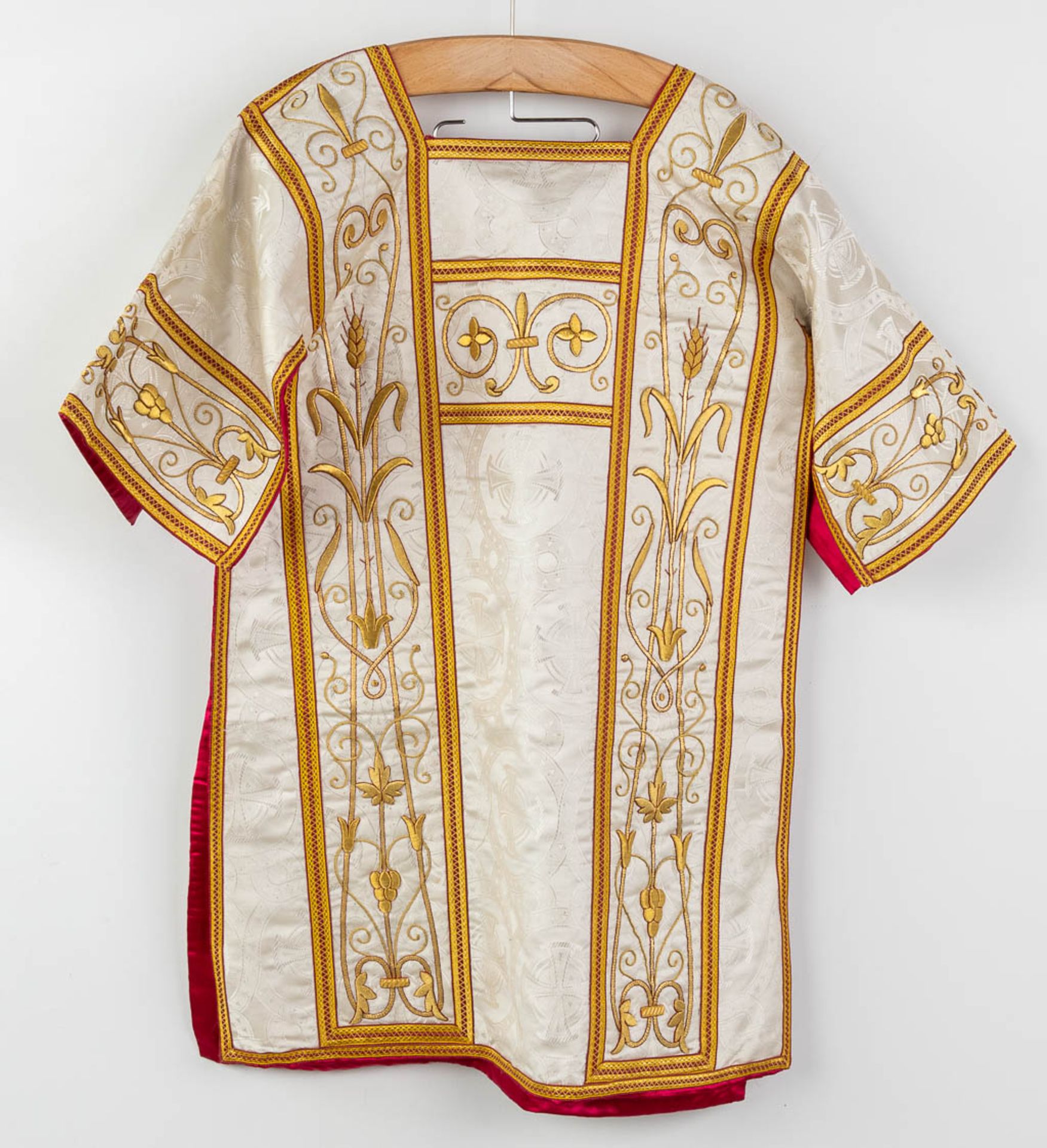 A matching set of Liturgical robes, 4 dalmatics, maniples and stola. - Image 8 of 17