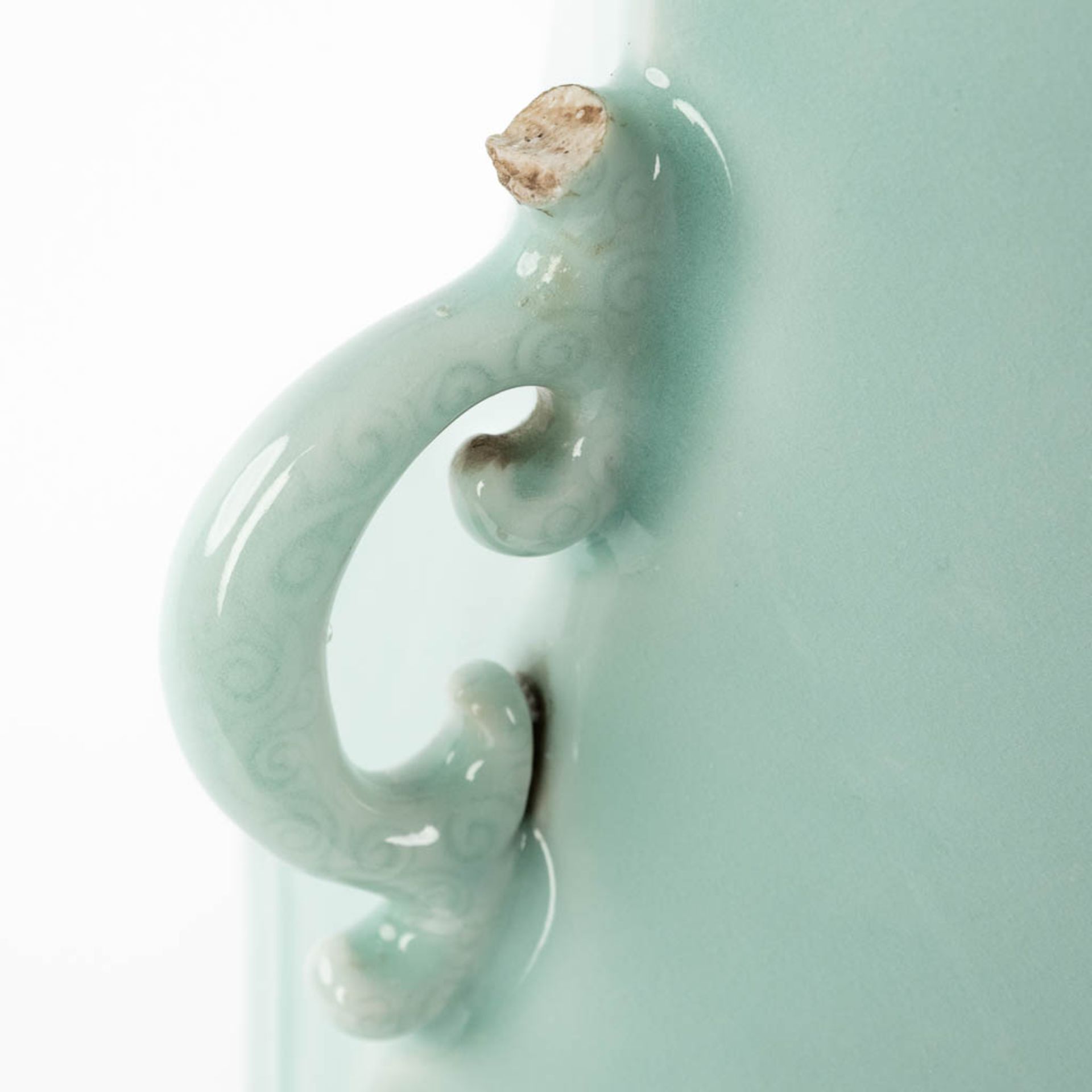 An antique Chinese celadon vase, Hexagonal, Qianlong mark and period. 18th C. (L:20 x W:26 x H:47 cm - Image 14 of 15
