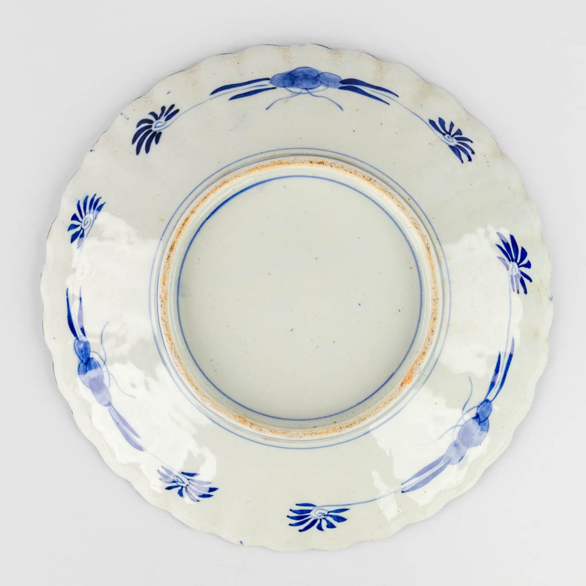 Eight pieces of Japanese Imari porcelain. 19th/20th C. (H:6,5 x D:47 cm) - Image 4 of 15