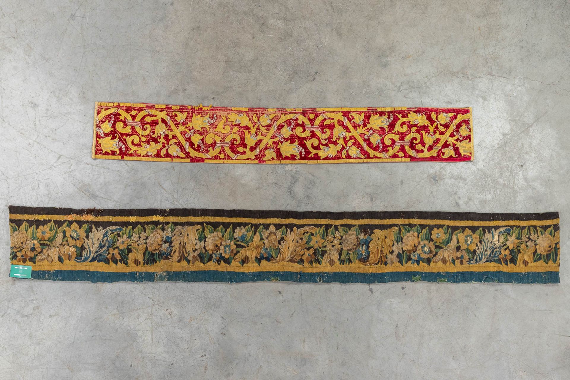 Two antique pieces of textile, 17th and 19th C. (L:240 x W:32 cm) - Bild 2 aus 10