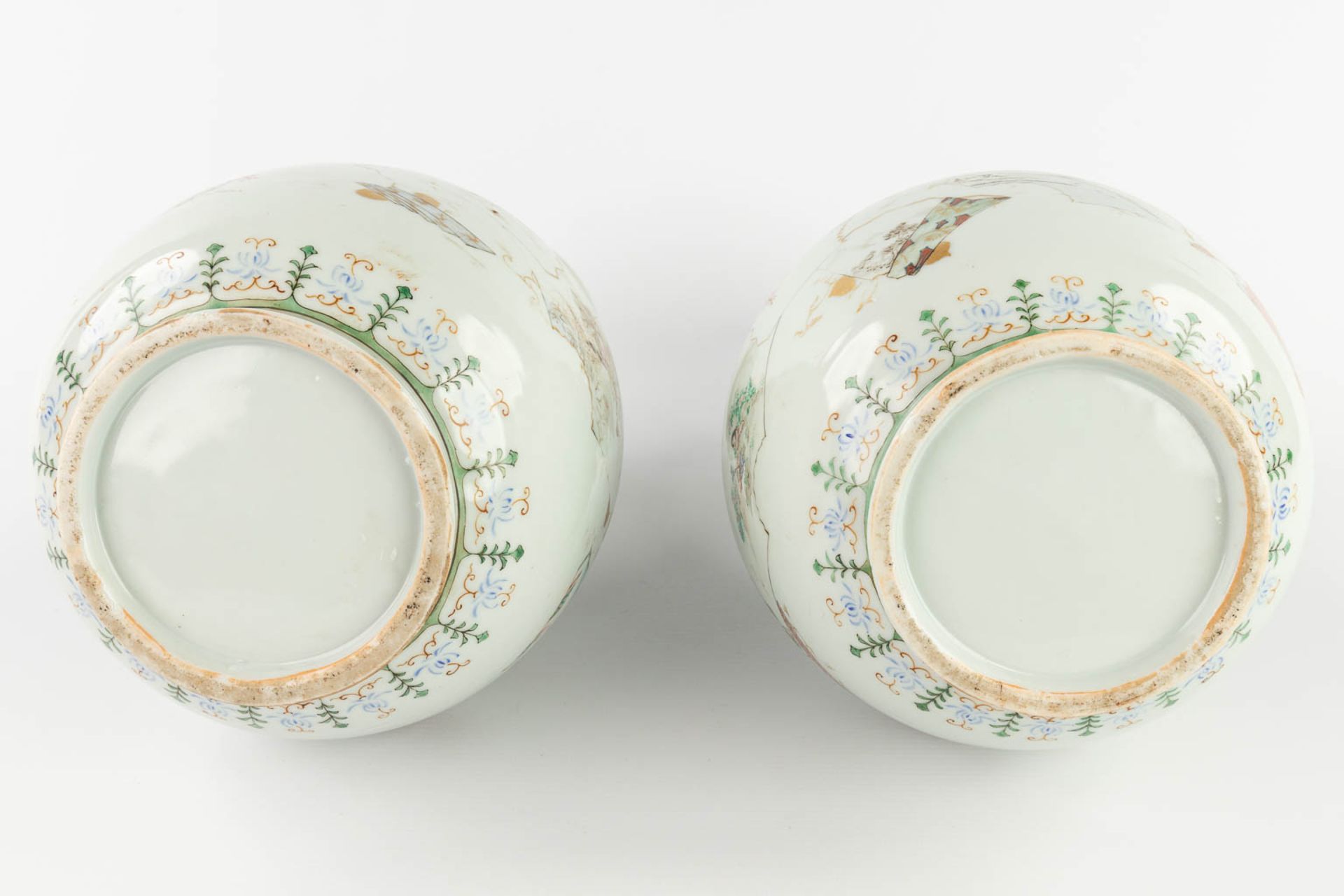 A pair of Japanese vases, decorated with hand-painted landscapes. 19th C. (H:37,5 x D:21 cm) - Bild 8 aus 15