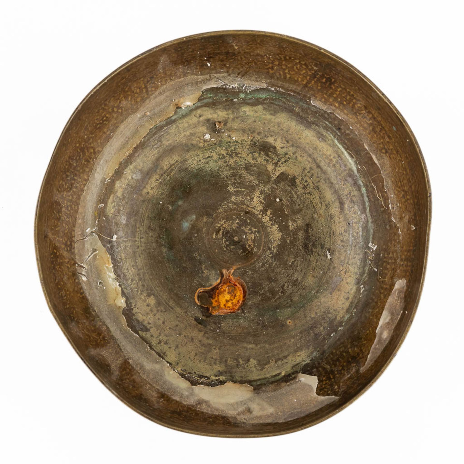 A bowl, Islamic origin, bronze. (H:8 x D:23 cm) - Bild 8 aus 13