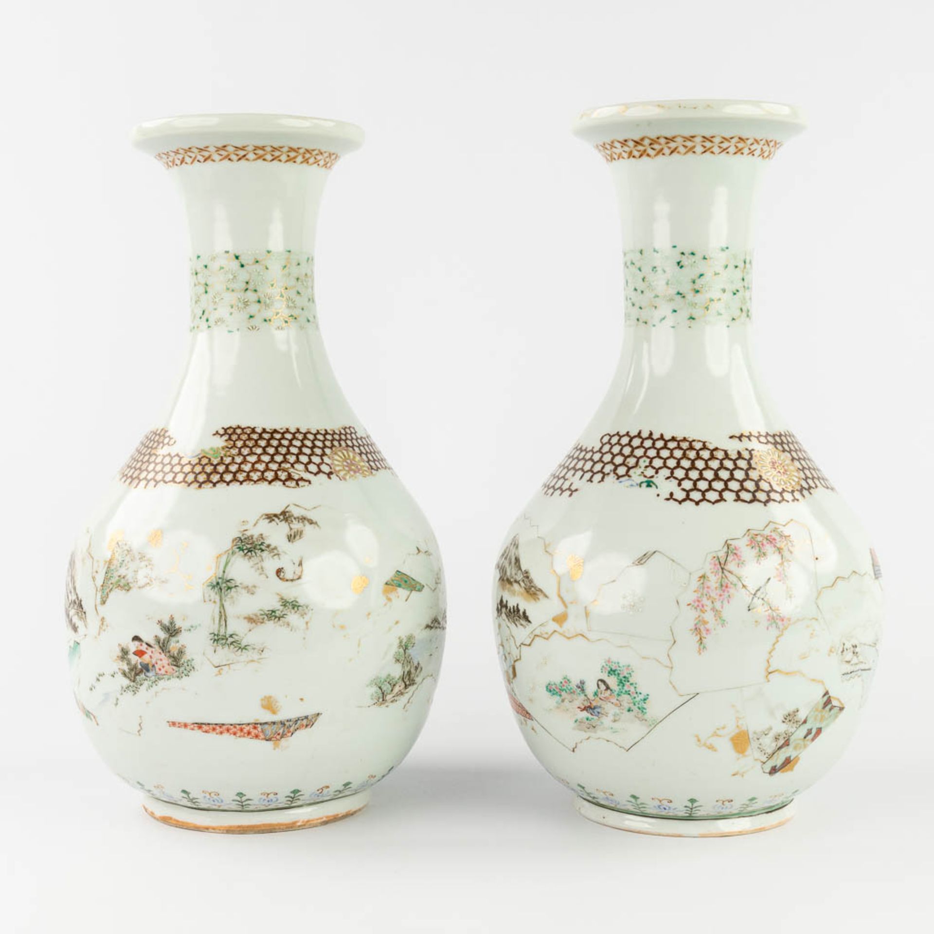 A pair of Japanese vases, decorated with hand-painted landscapes. 19th C. (H:37,5 x D:21 cm) - Image 4 of 15