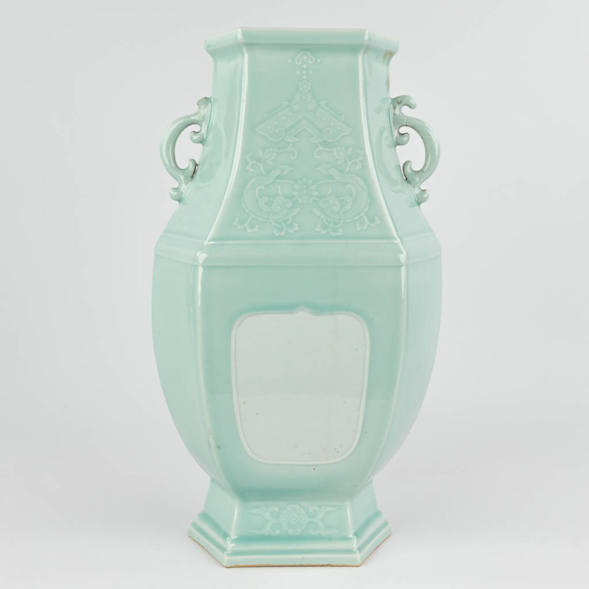 An antique Chinese celadon vase, Hexagonal, Qianlong mark and period. 18th C. (L:20 x W:26 x H:47 cm - Image 3 of 15