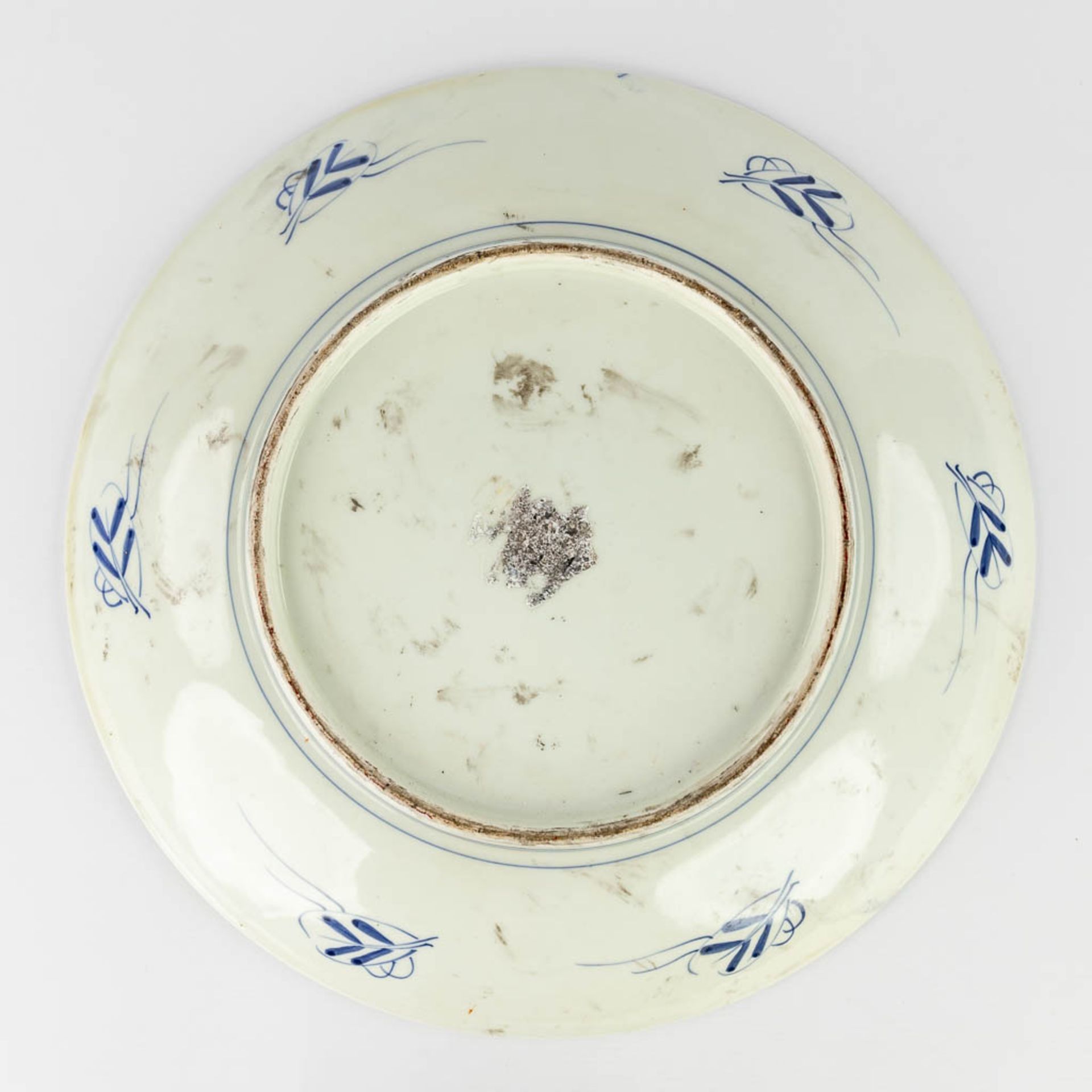 Eight pieces of Japanese Imari porcelain. 19th/20th C. (H:6,5 x D:47 cm) - Image 6 of 15