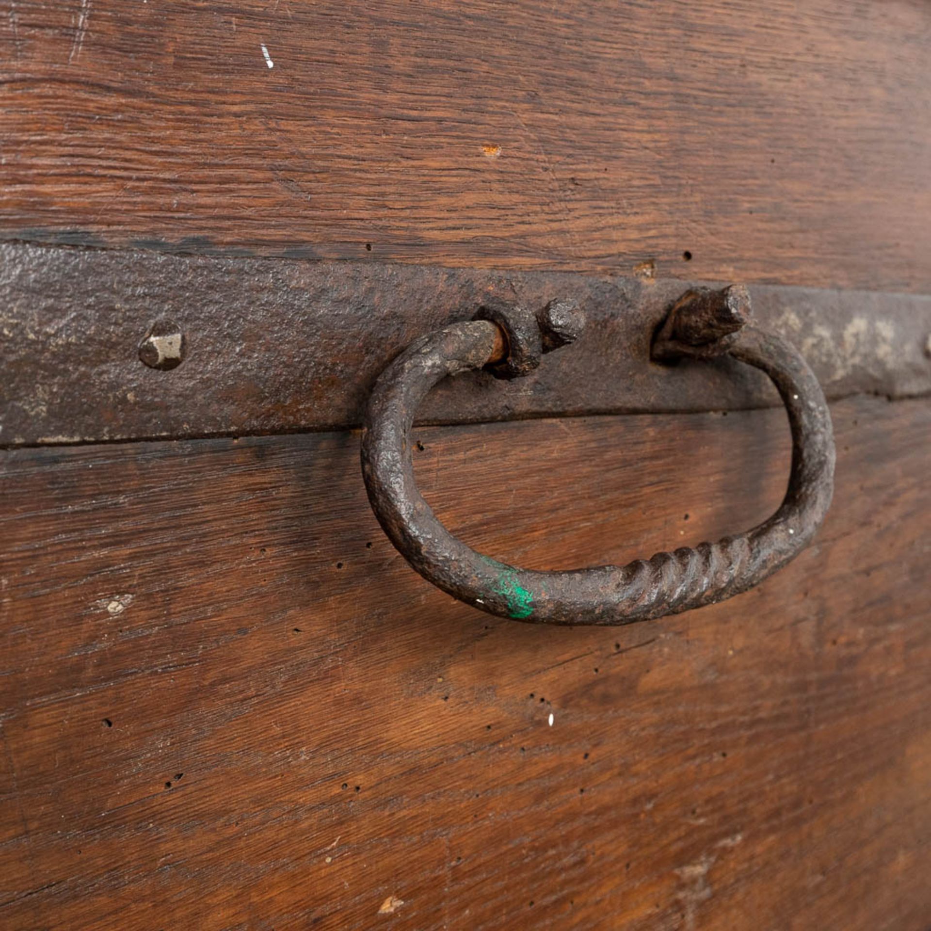 An antique chest, oak finished with wrought iron. 18th C. (L:58 x W:135 x H:58 cm) - Bild 10 aus 17