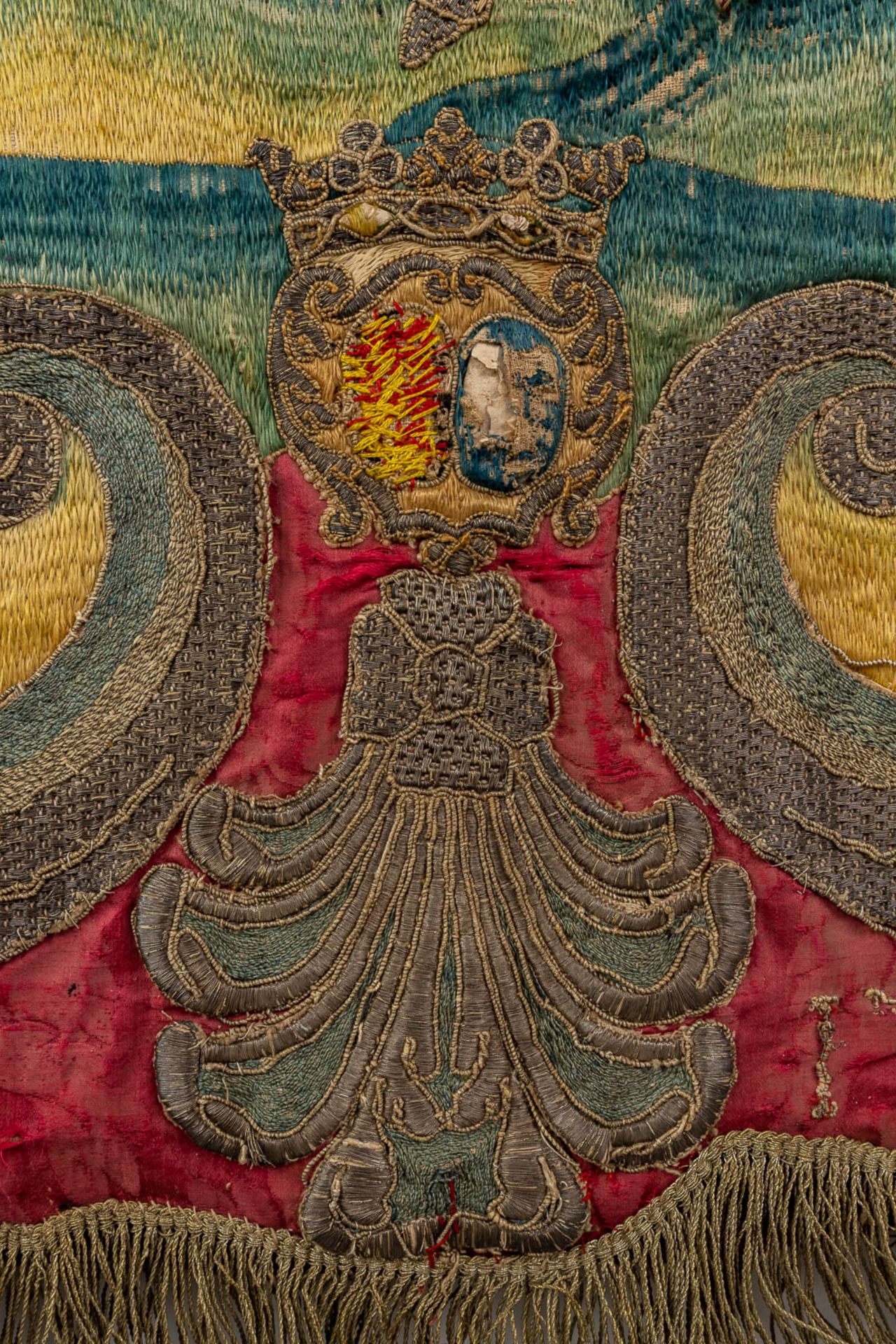 A set of antique and matching banners, finished with embroideries. 18th C. (W:143 x H:145 cm) - Bild 19 aus 25