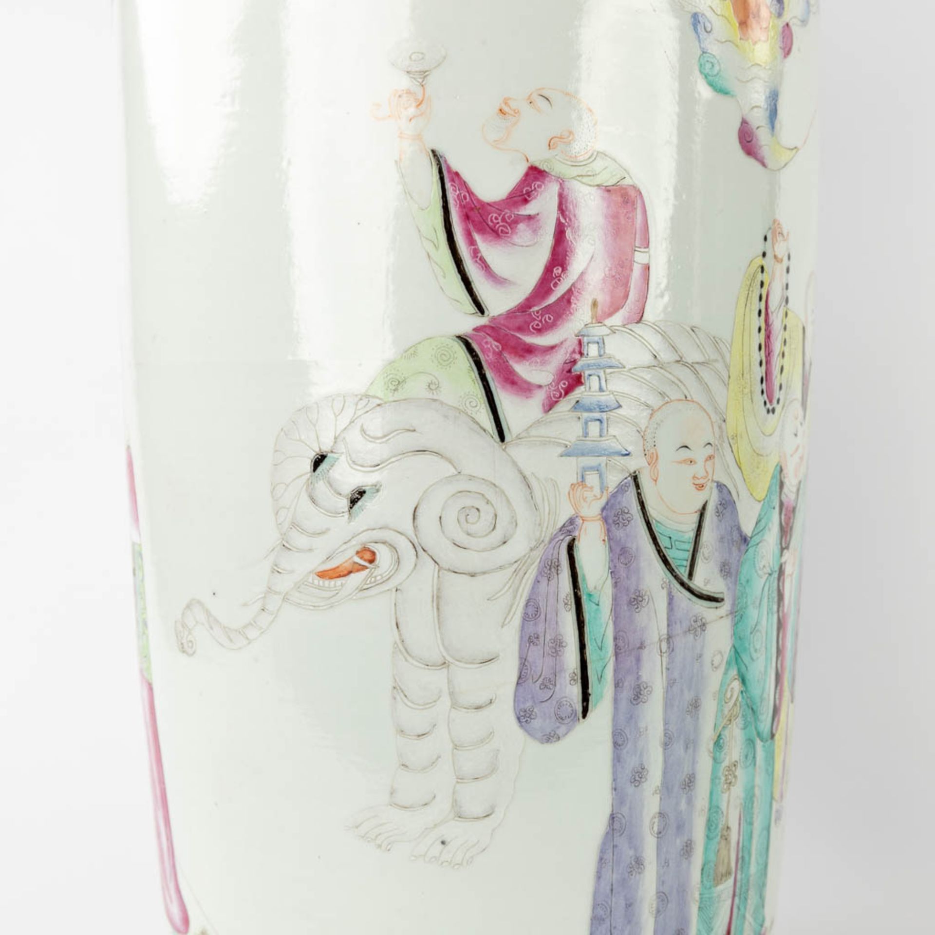 A pair of Chinese Famille Rose vases, decorated with wise men. 19th/20th C. (H:61 x D:21 cm) - Image 16 of 18