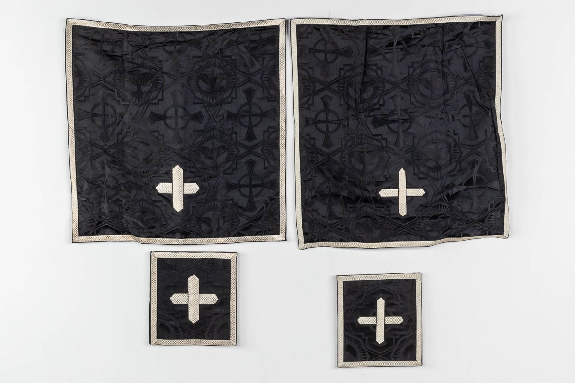 A set of Black Lithurgical Robes, Roman Chasubles, Stola, Manisple and Chalice Veils. - Bild 22 aus 22