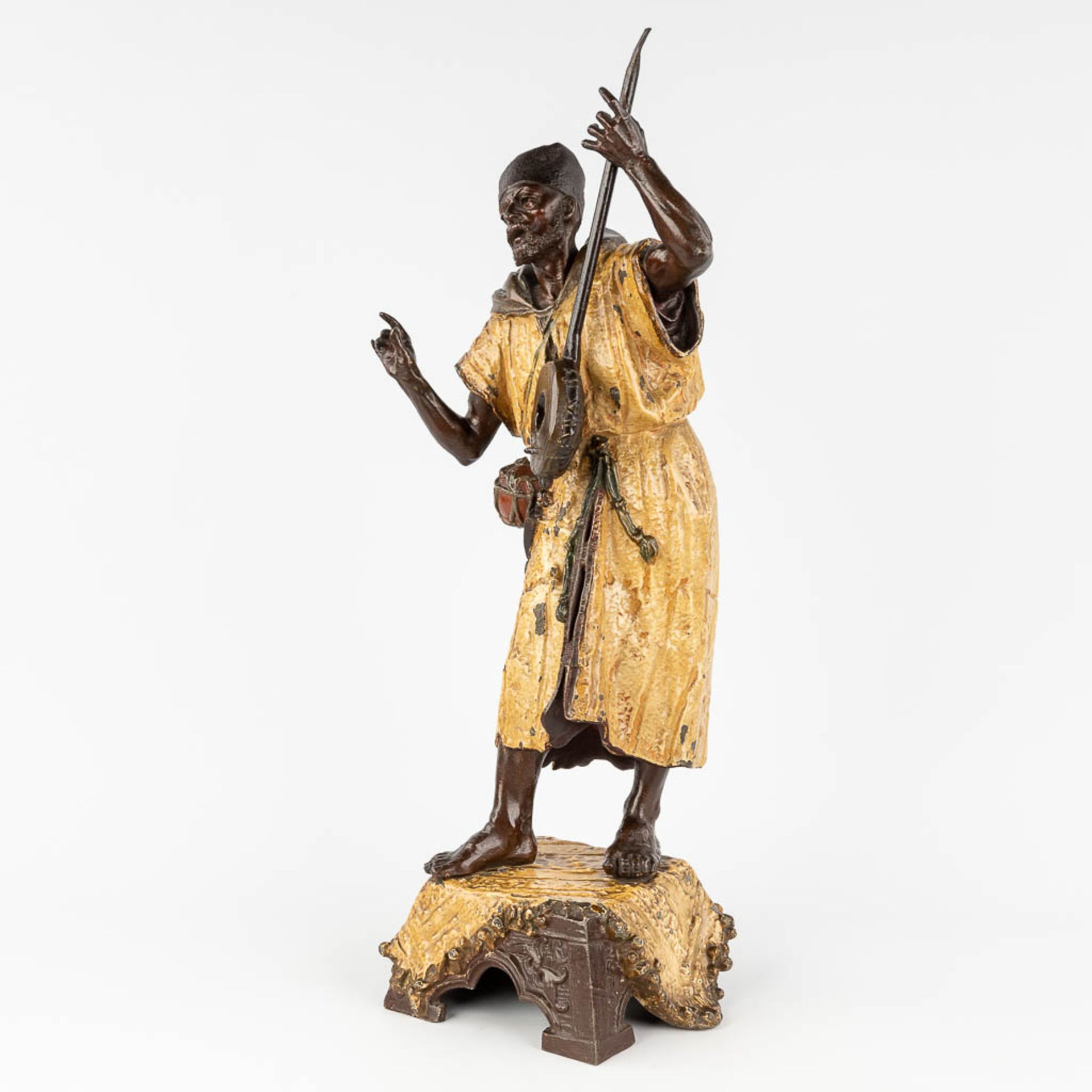 A large figurine of an Arab Bedouin, playing a musical instrument, patinated spelter. 19th C. (L:17, - Bild 8 aus 17