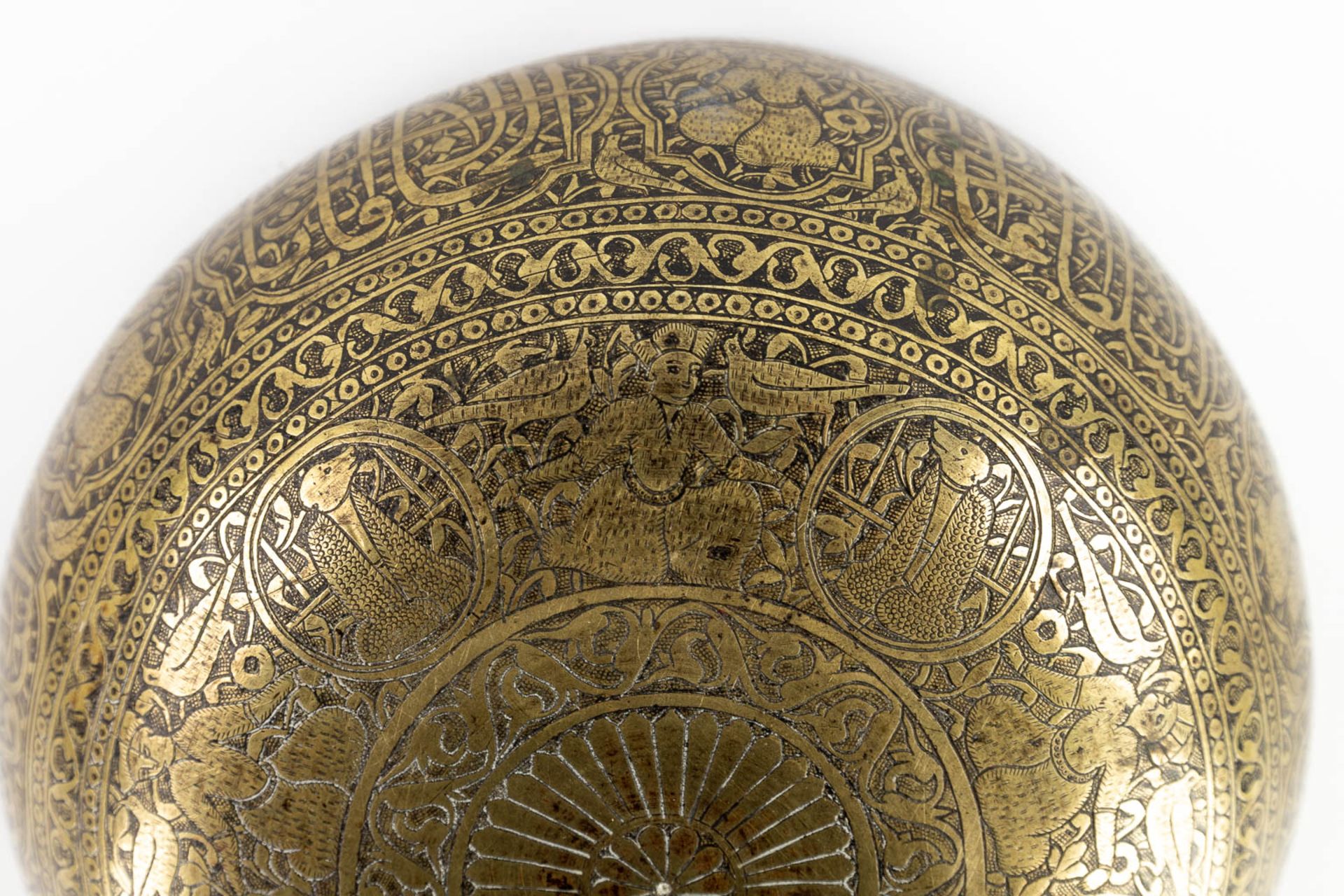 A bowl, Islamic origin, bronze. (H:8 x D:23 cm) - Bild 11 aus 13