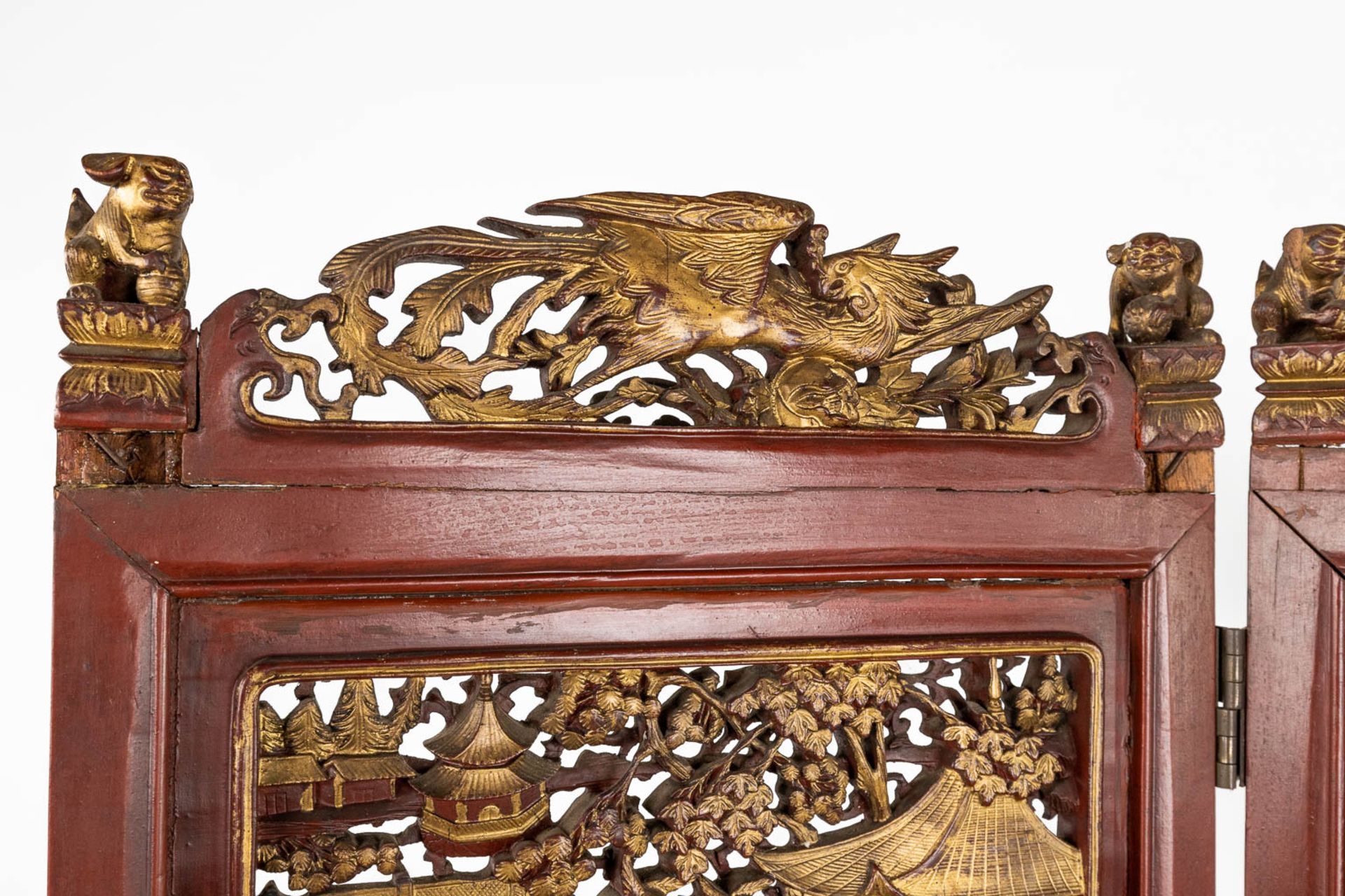 A 4-piece Chinese room divider, sculptured hardwood panels, circa 1900. (W:162 x H:185 cm) - Image 7 of 12