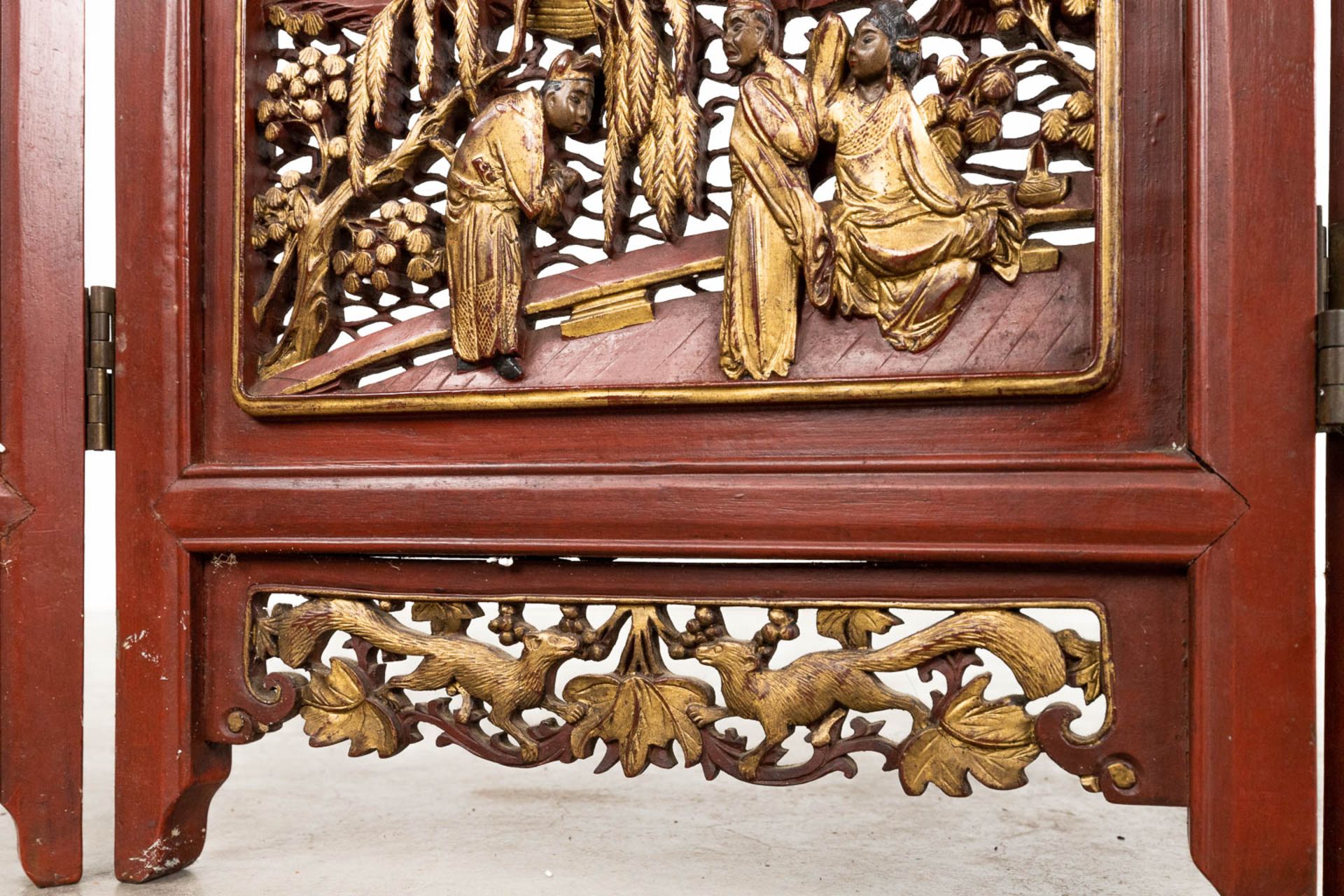 A 4-piece Chinese room divider, sculptured hardwood panels, circa 1900. (W:162 x H:185 cm) - Image 11 of 12