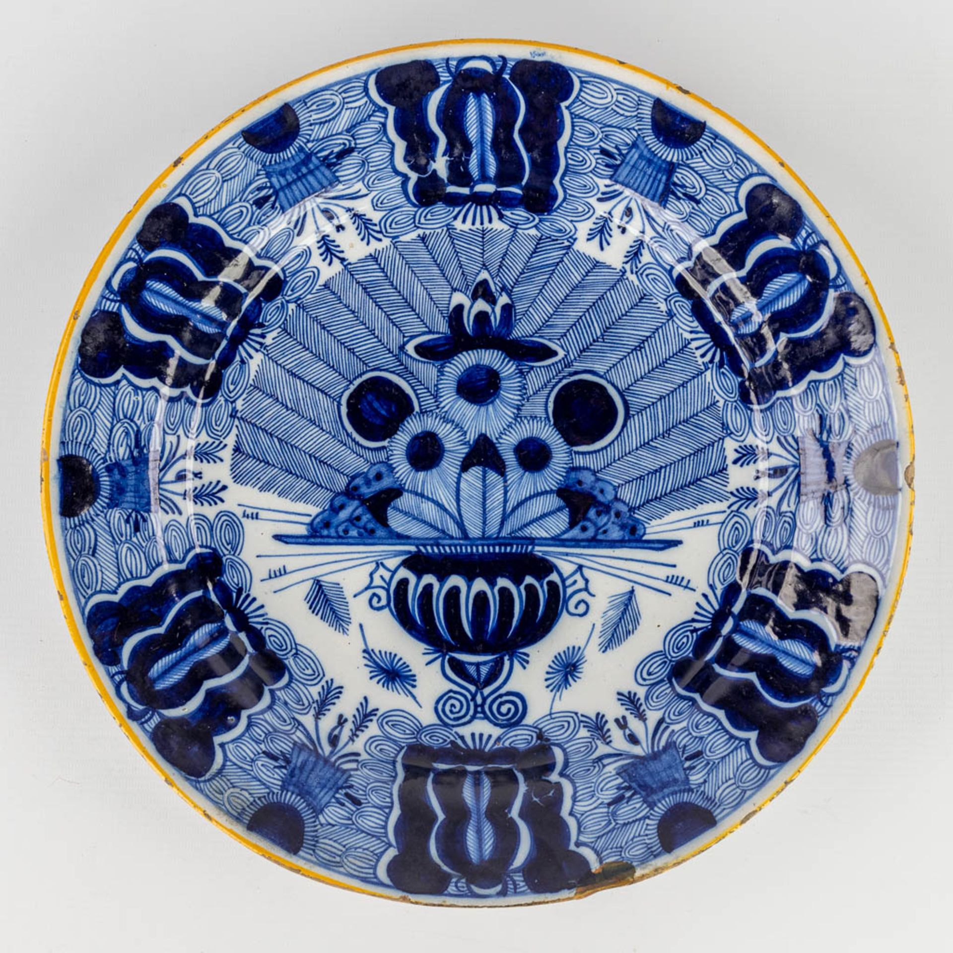 12 plates 'Peacock' or 'Pauwstaart', Delft, 18th C. (D:34,5 cm) - Image 6 of 18