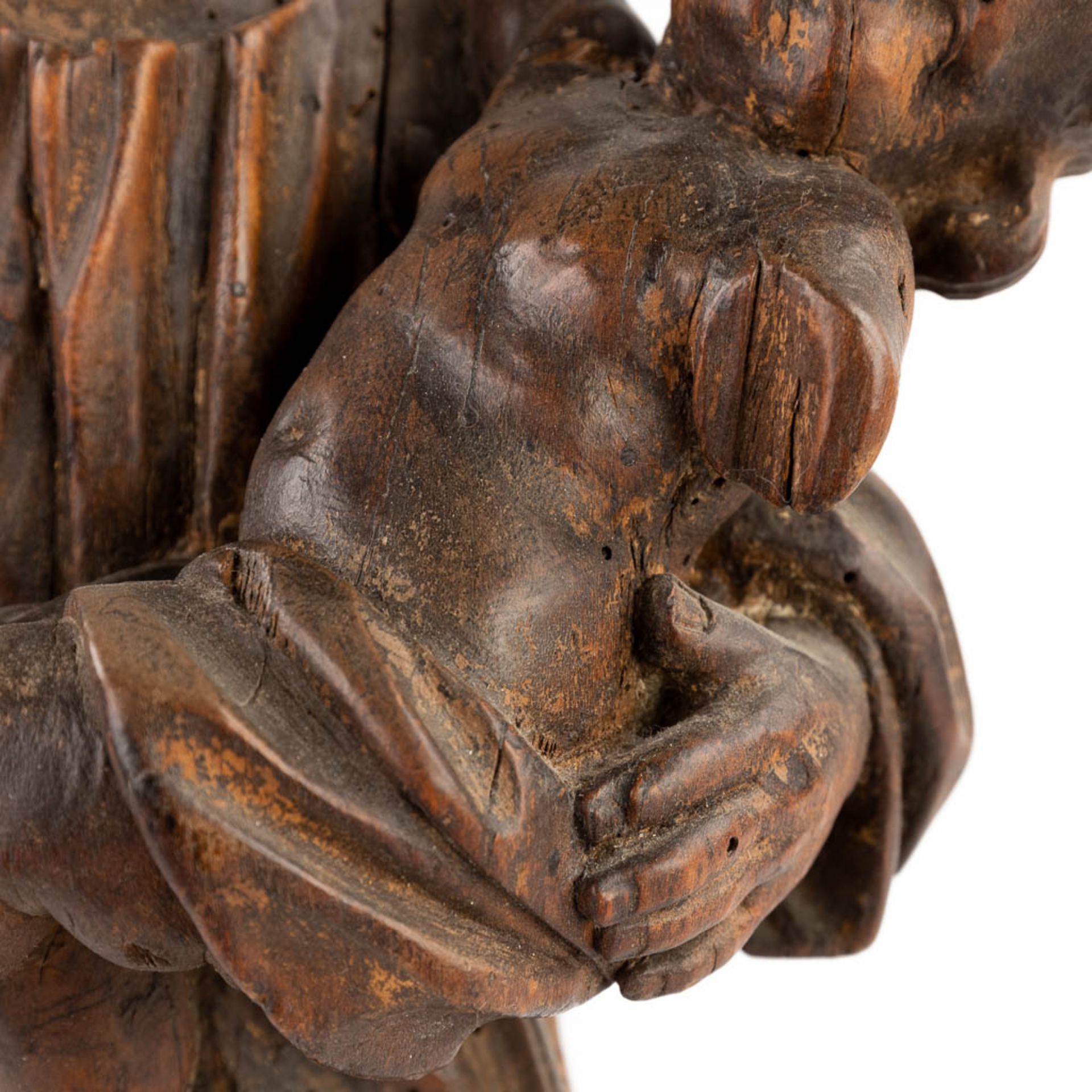 An antique wood-sculpture 'Joseph and baby Jesus', 17th/18th C. (L:14 x W:27 x H:48 cm) - Image 9 of 15