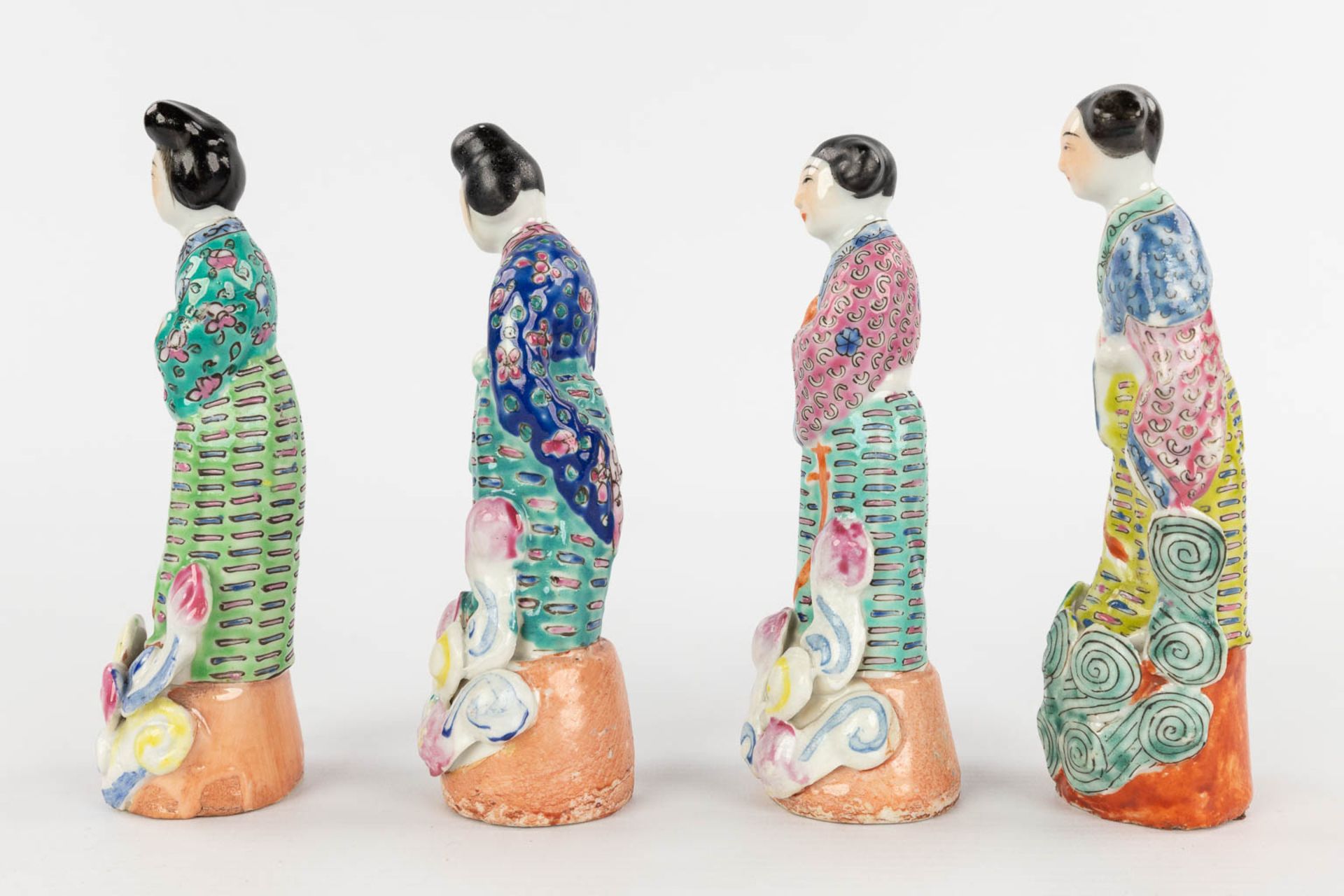 A collection of 6 Chinese figurines, 3 pairs, Famille Rose Porcelain. Republic period. 20th C. (L:7 - Image 12 of 17