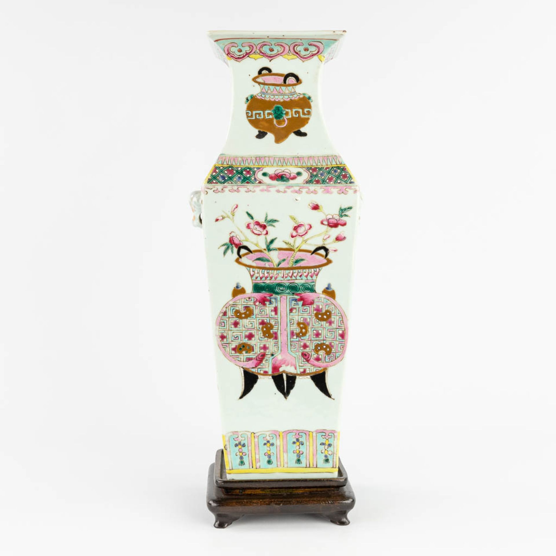 A square Chinese vase Famille Rose, decorated with flower vases. 19th C. (L:17 x W:14,5 x H:42 cm) - Image 5 of 15
