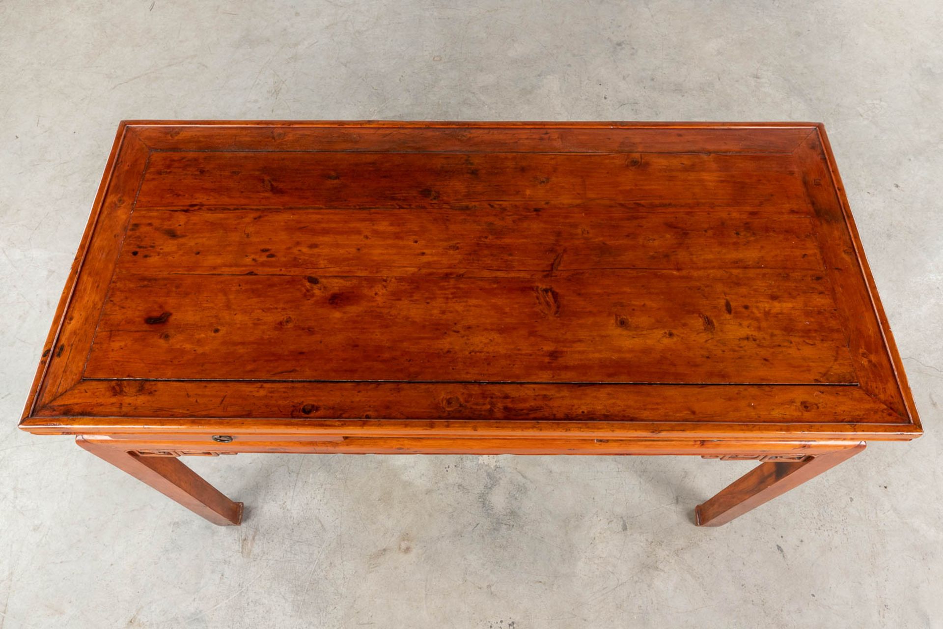 An antique Chinese side table, hardwood. (L:60 x W:130 x H:82 cm) - Bild 14 aus 15