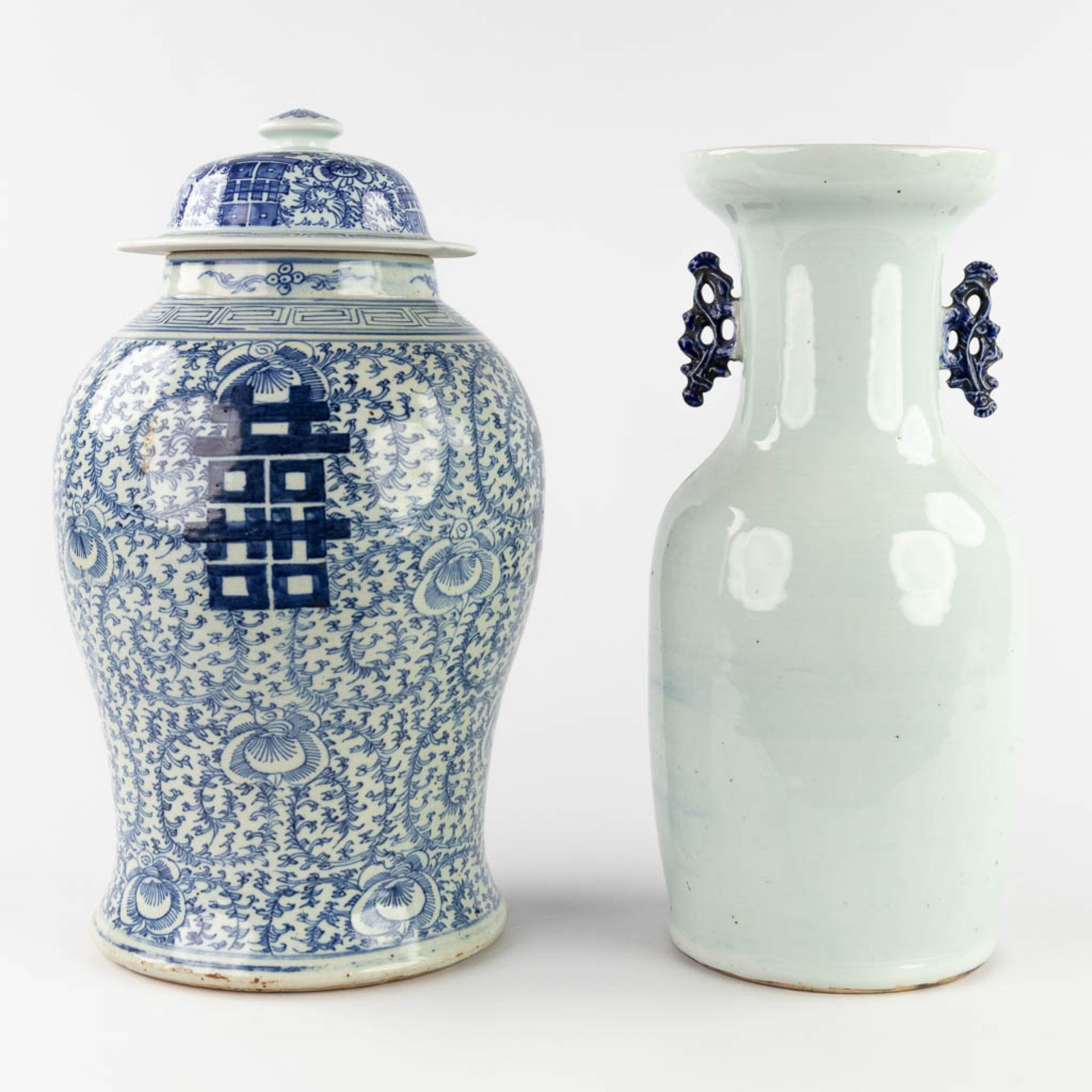 Two Chinese vases, of which one with a lid. Blue-white decor. 19th/20th C. (H:45 x D:25 cm) - Image 5 of 13