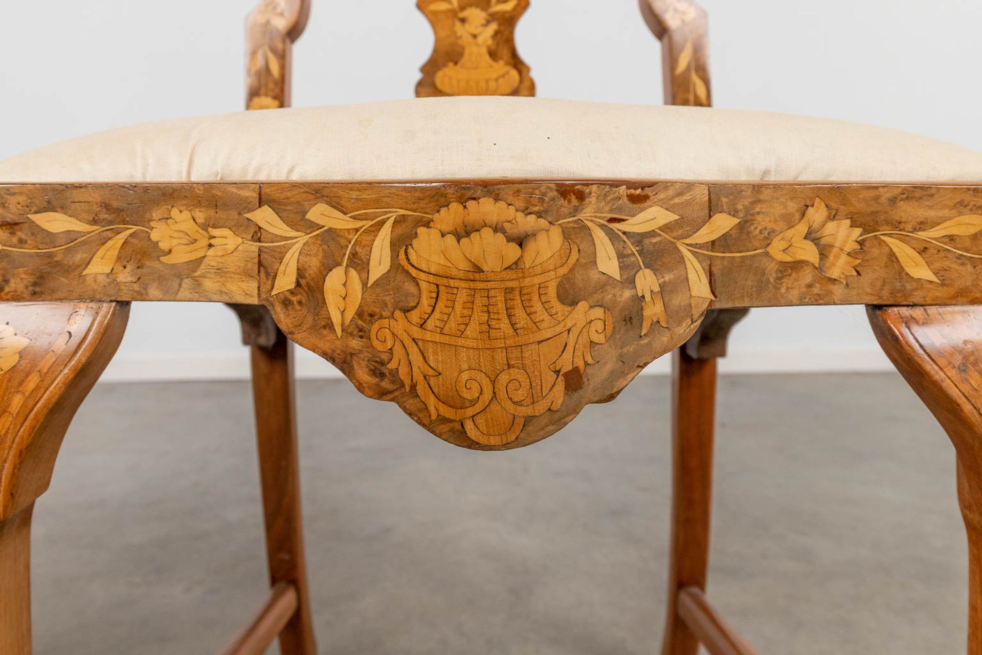 A pair of chairs with flower marquetry, 18th C. (L:46 x W:55 x H:112 cm) - Bild 15 aus 17