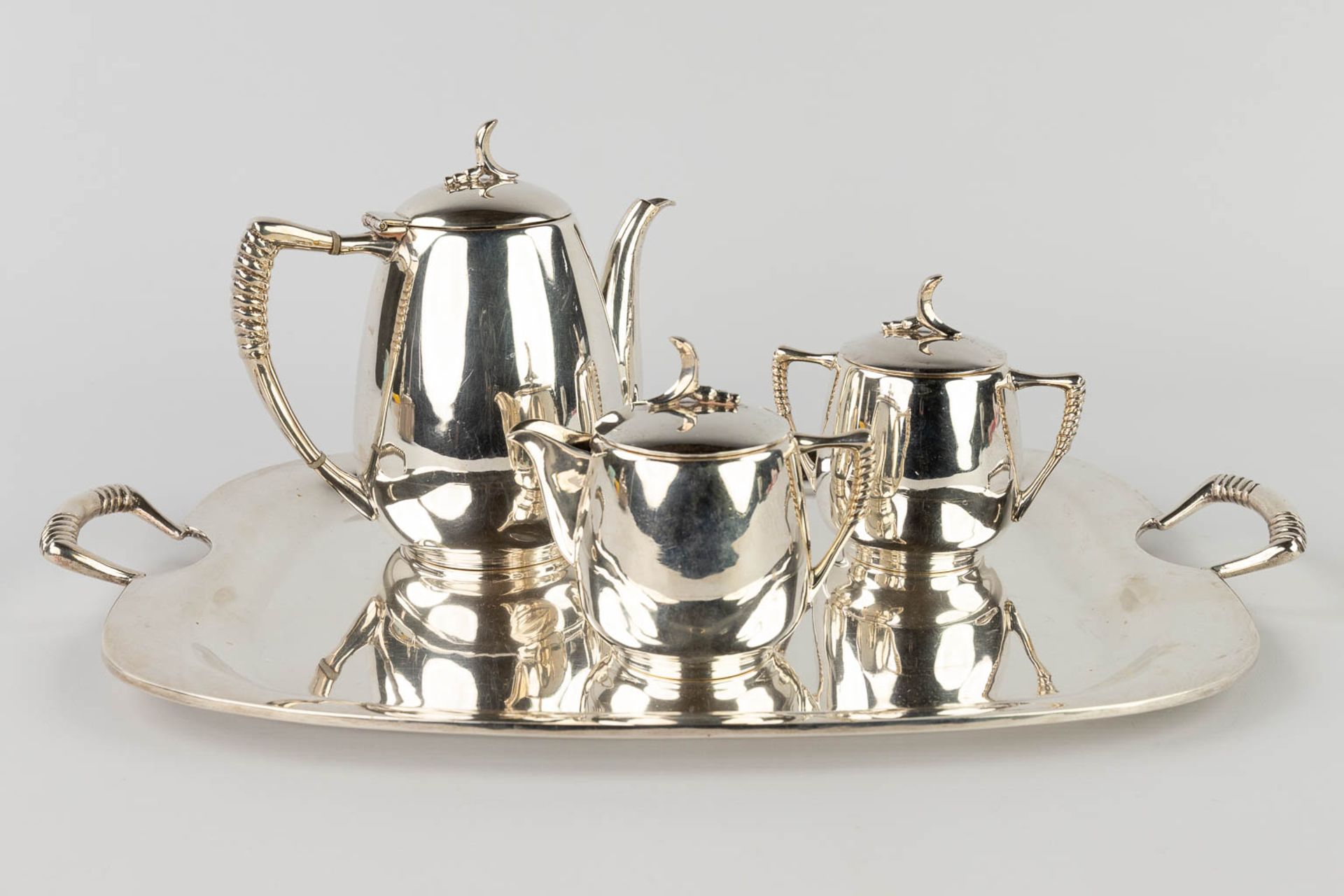 A group lot of table accessories and serve ware, silver and silver-plated metal. 2,760g. (L:29 x W:4 - Bild 21 aus 33