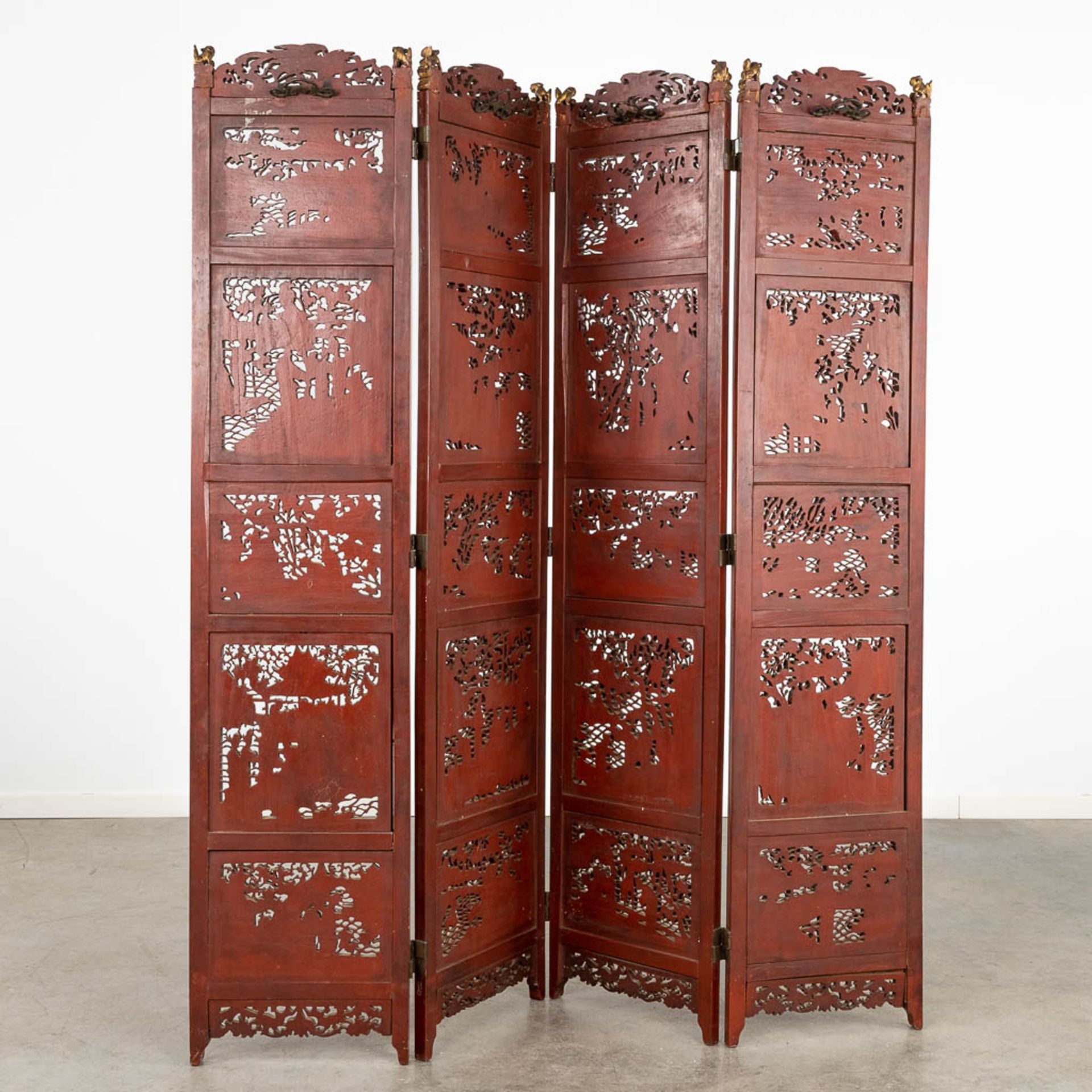 A 4-piece Chinese room divider, sculptured hardwood panels, circa 1900. (W:162 x H:185 cm) - Image 12 of 12