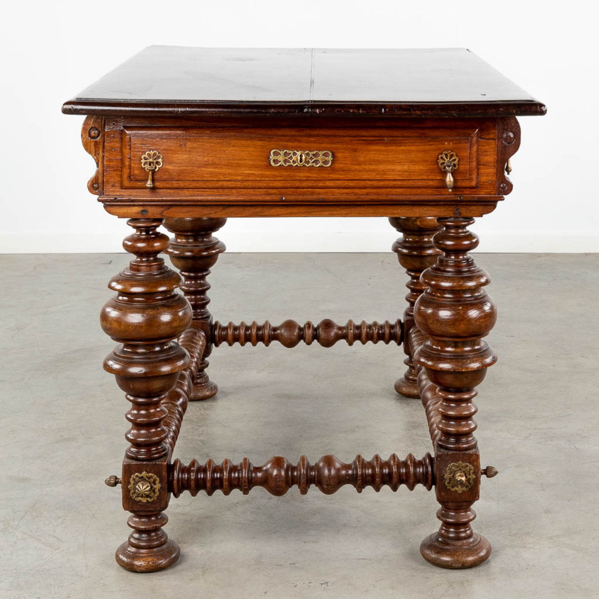 An antique payment table, probably portugal, 18th C. (L:80 x W:125 x H:83 cm) - Bild 5 aus 15