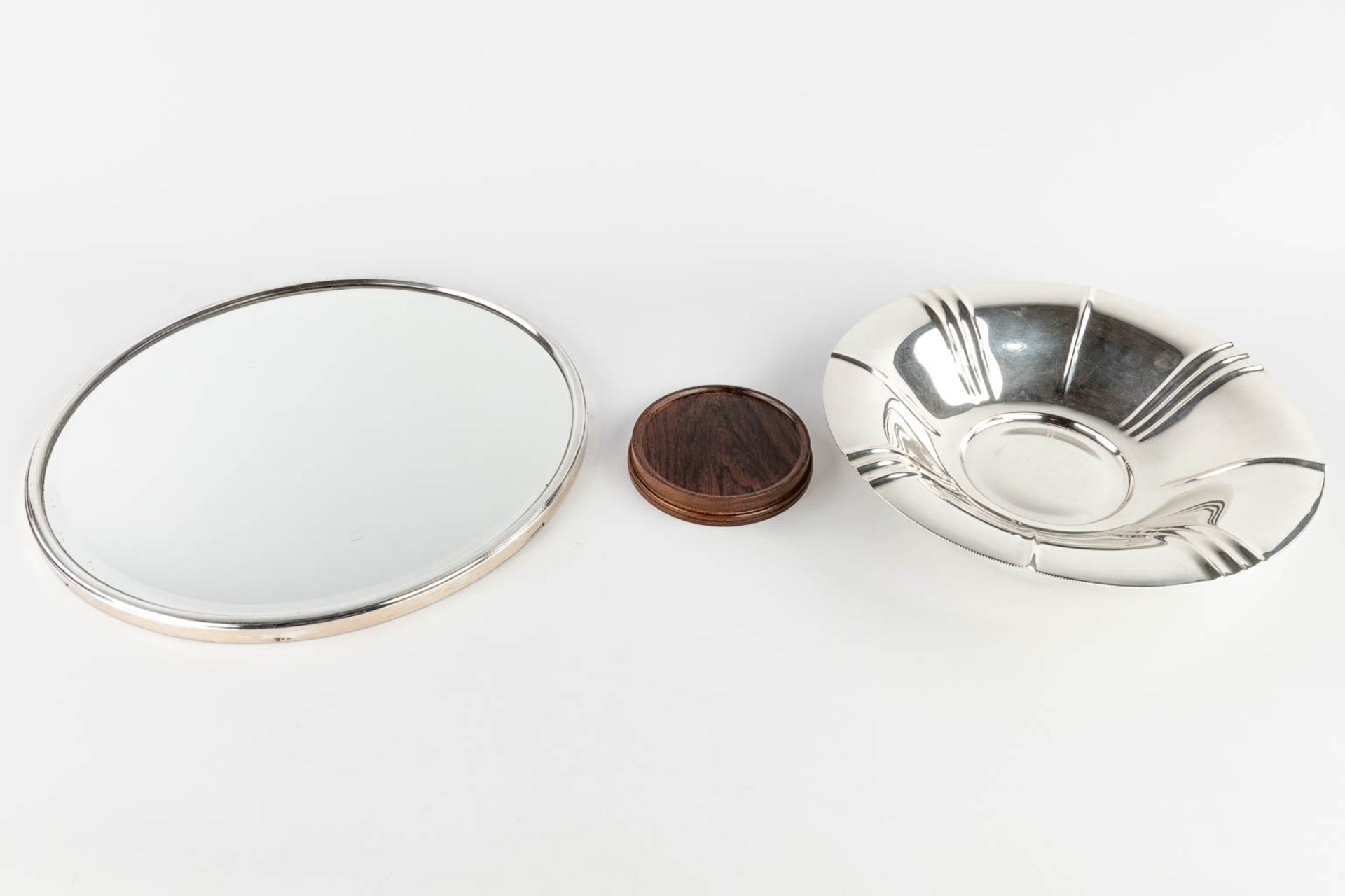 Wolfers Frères, a bowl on a table mirror, silver. Marked 835. Art Deco. (H:9,5 x D:40 cm) - Bild 3 aus 14