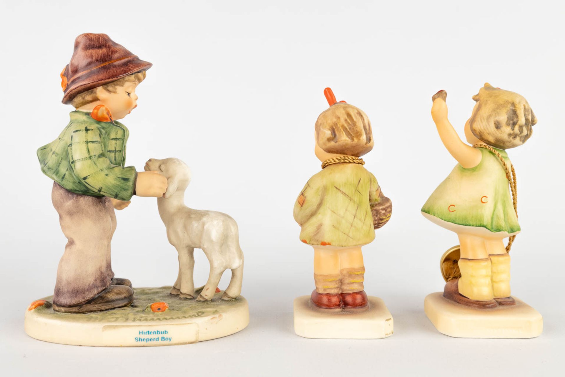 Hummel, a set of 13 small figurines. (H:12,5 cm) - Image 16 of 19