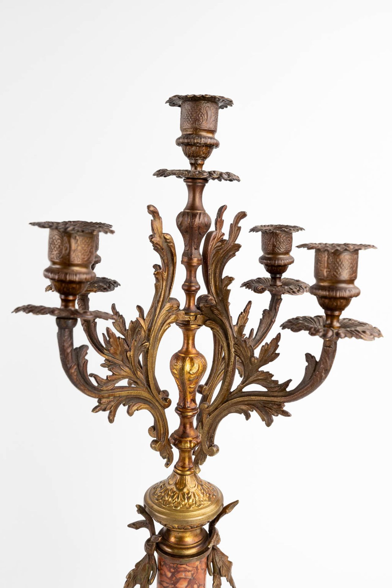A three-piece mantle garniture, marble and bronze. Circa 1900. (L:16 x W:34 x H:59 cm) - Image 11 of 15