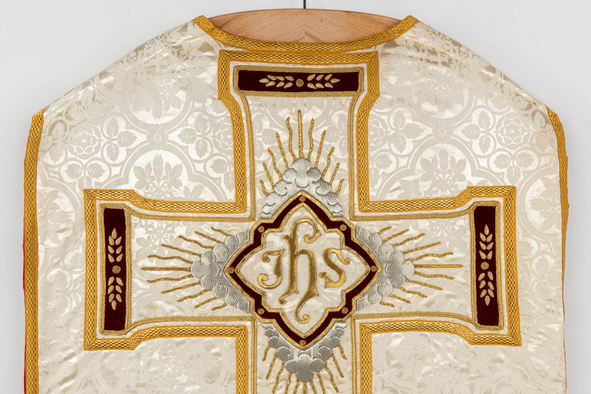 A set of Lithurgical Robes and accessories. Thick gold thread and embroideries. - Image 21 of 40