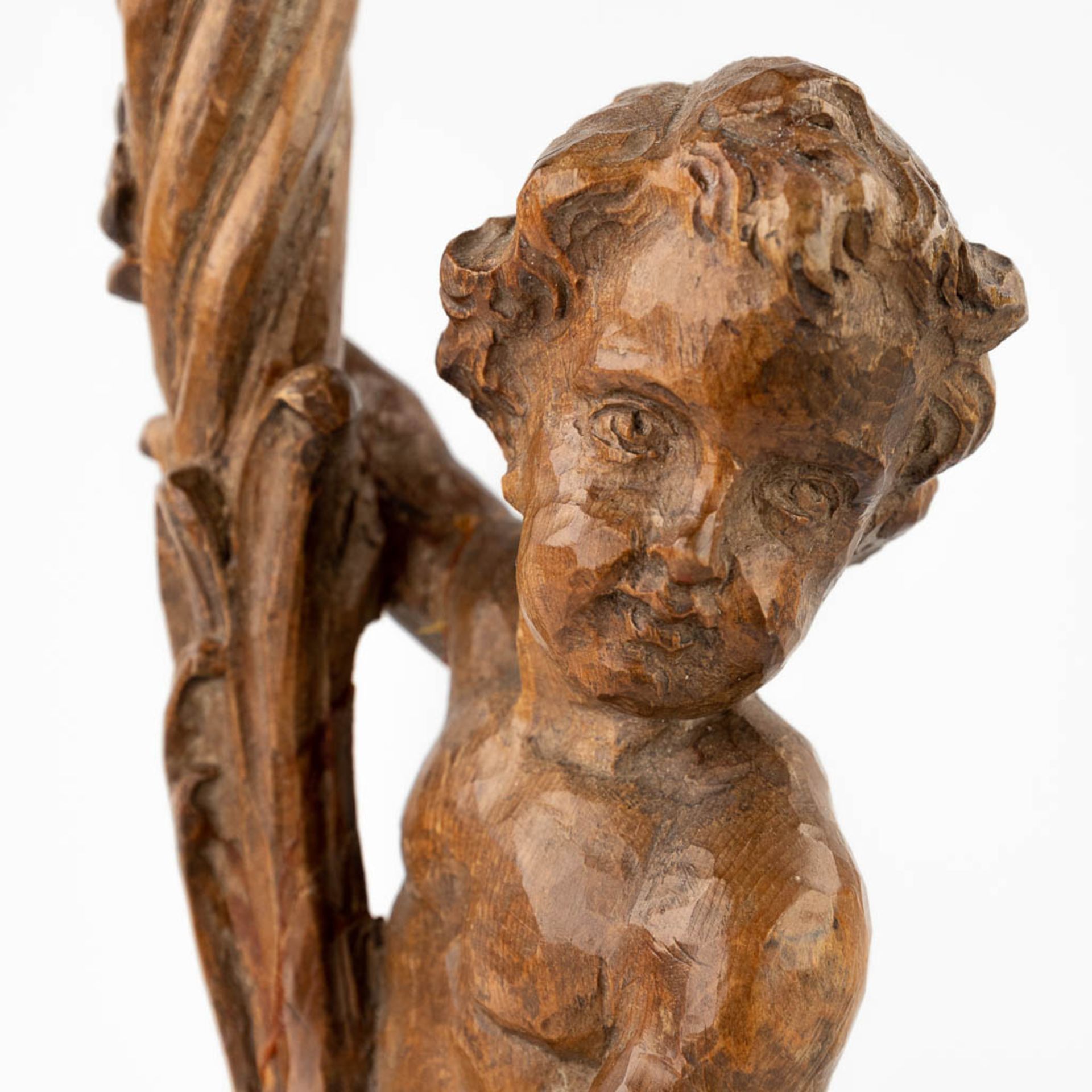 A pair of wood-sculptured candle holders, with putti. 19th C. (L:9 x W:12 x H:34 cm) - Image 6 of 12