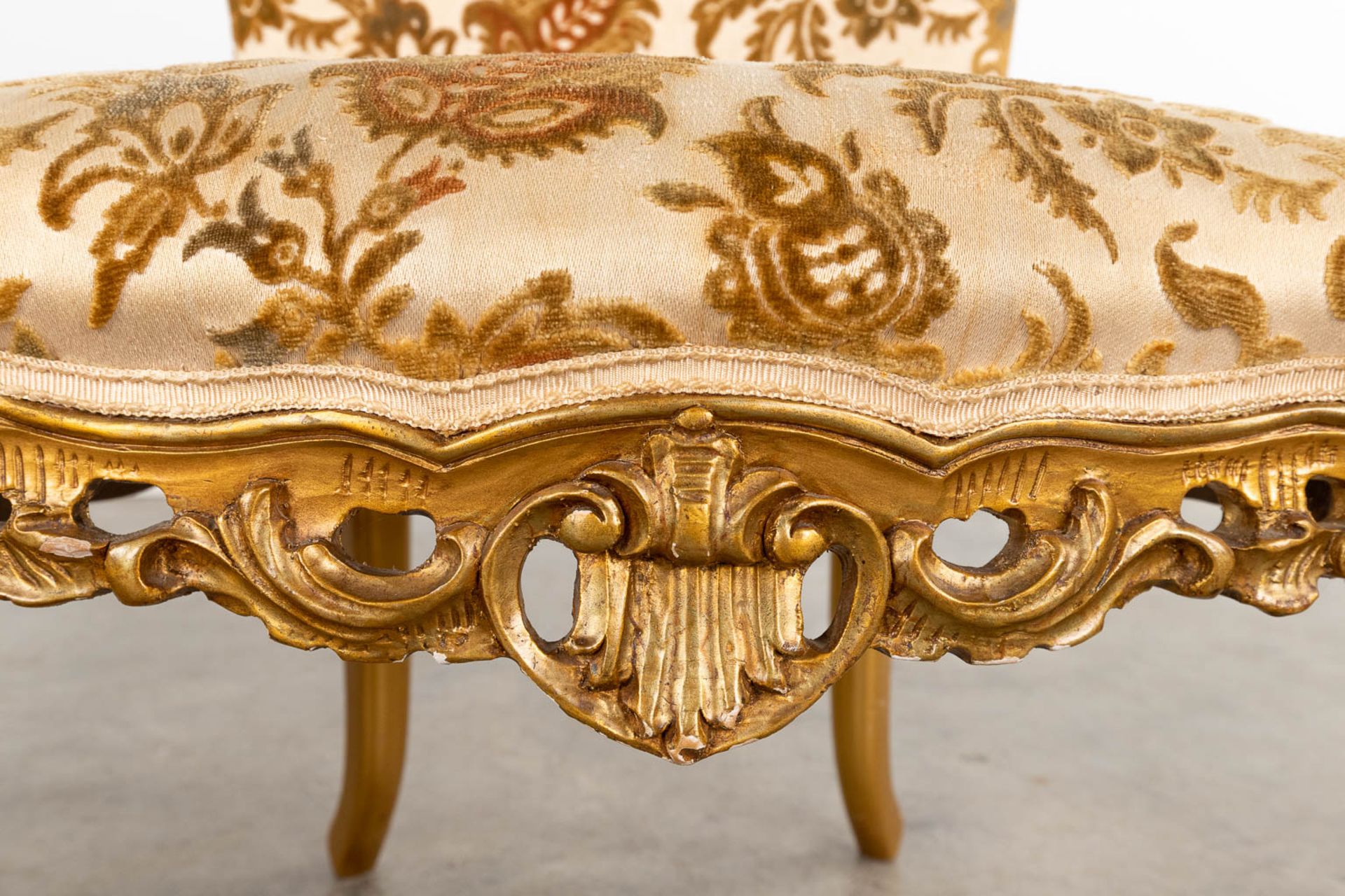 A coffee table, two matching chairs, sculptured wood in Louis XV style. (L:65 x W:85 x H:54 cm) - Bild 20 aus 25