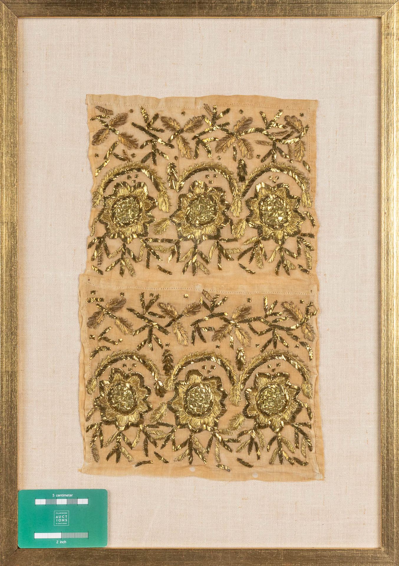 A small frame with gold-thread embroideries. (W:23 x H:37 cm) - Image 2 of 6