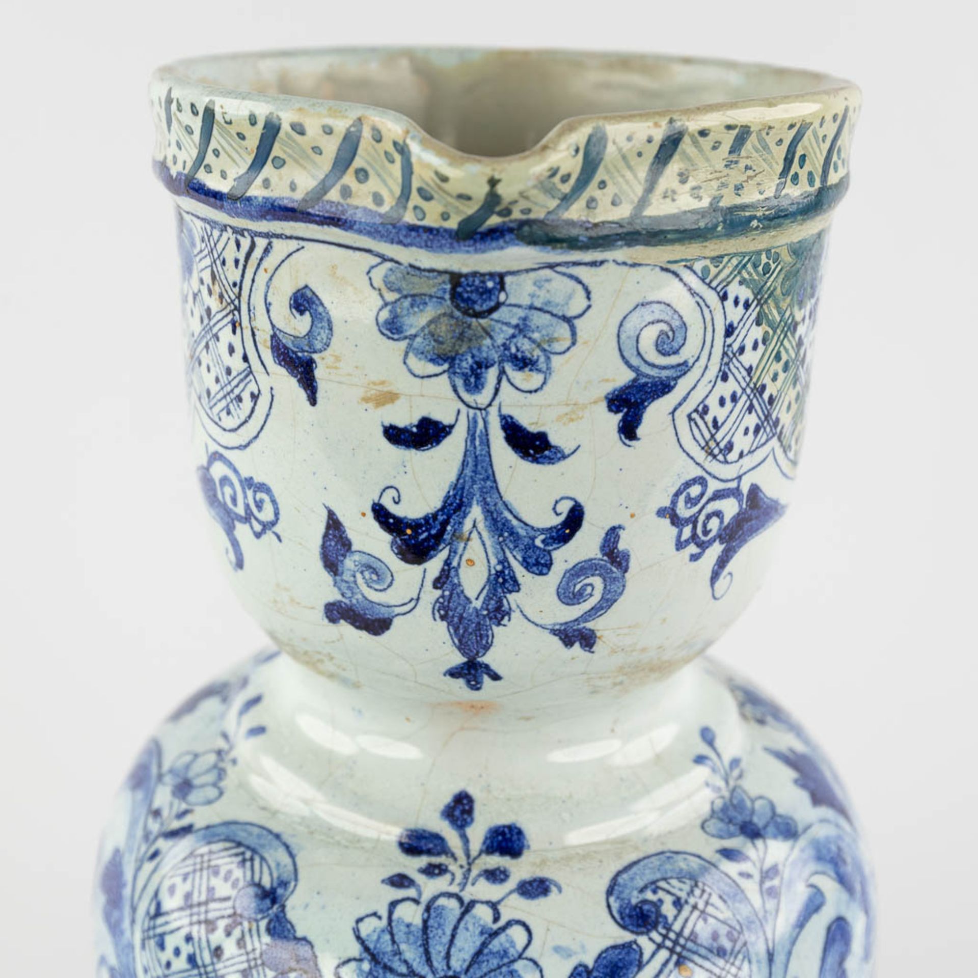 Delft, an antique pitcher with romantic scène, blue-white faience. 18th c. (L:17 x W:20 x H:33 cm) - Image 13 of 20
