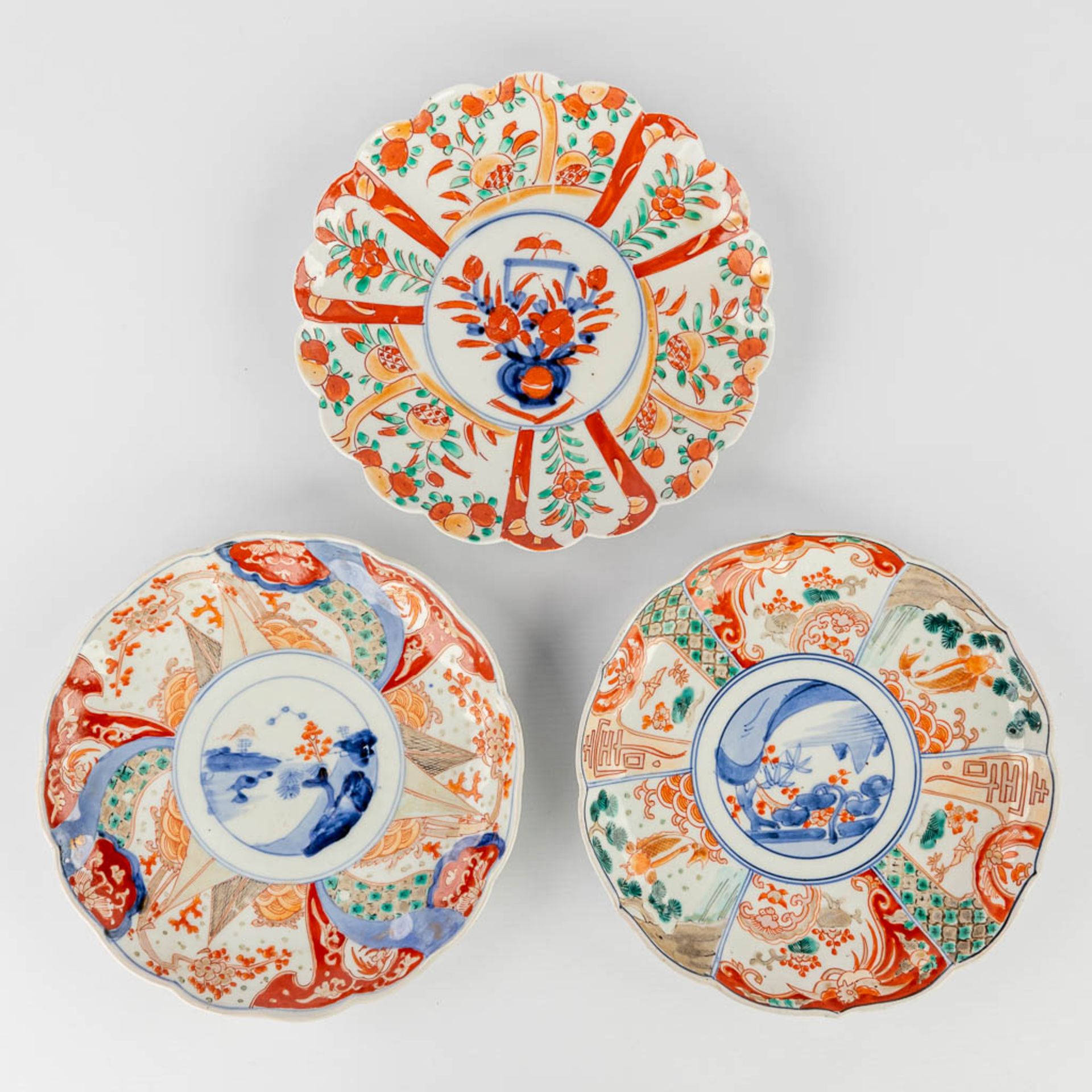 Eight pieces of Japanese Imari porcelain. 19th/20th C. (H:6,5 x D:47 cm) - Image 9 of 15