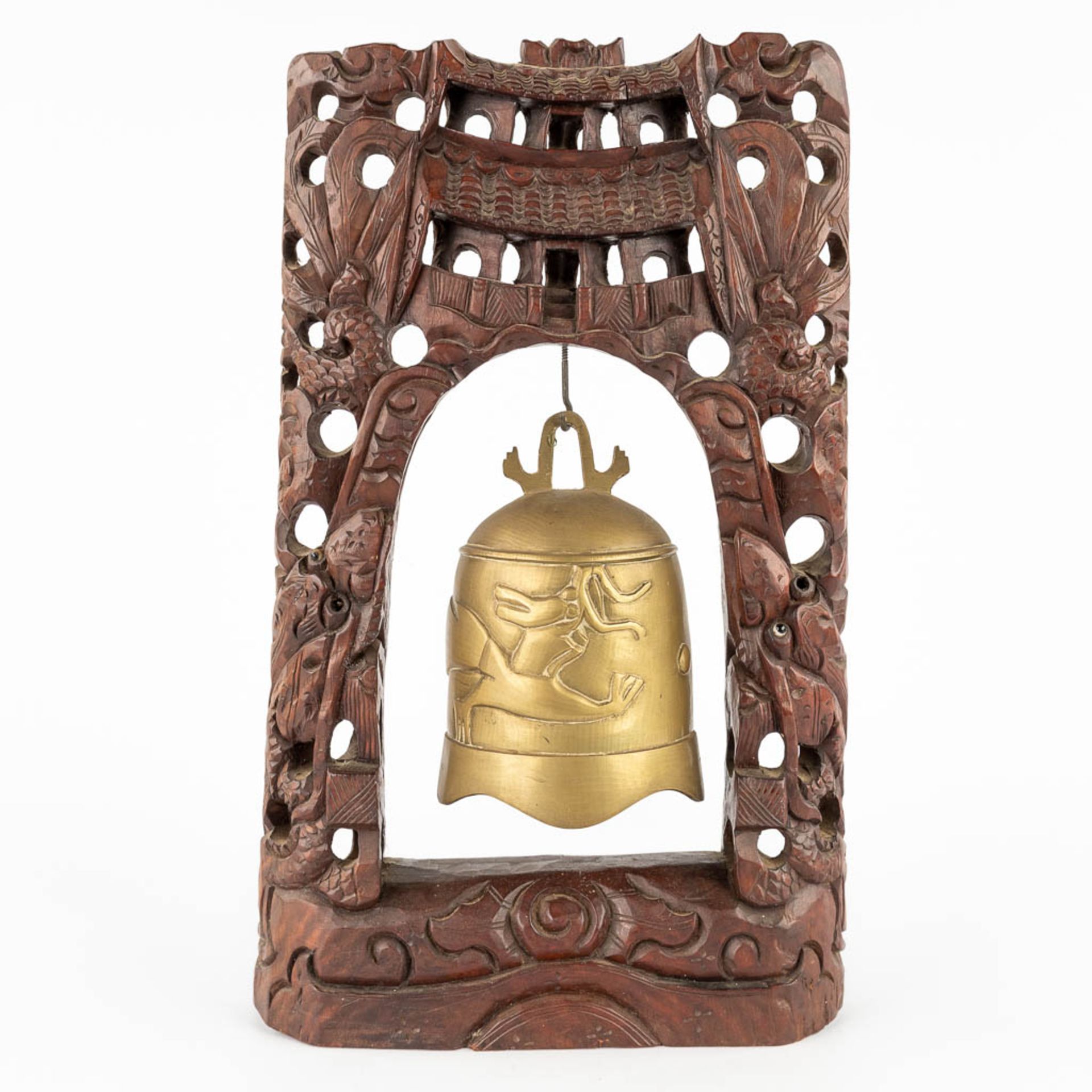 3 bells and a gong, Oriental. 19th/20th C. (L:13 x W:47 x H:55 cm) - Image 18 of 28