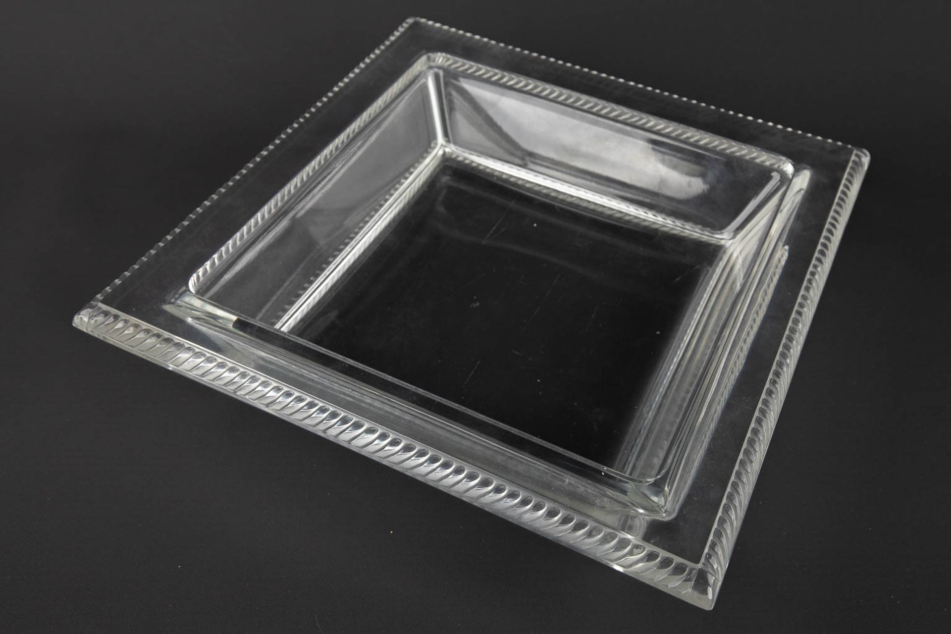 Lalique France, a square 'Vide Poche' or tray, glass. 20th C. (L:25 x W:25 x H:6,5 cm) - Image 8 of 11