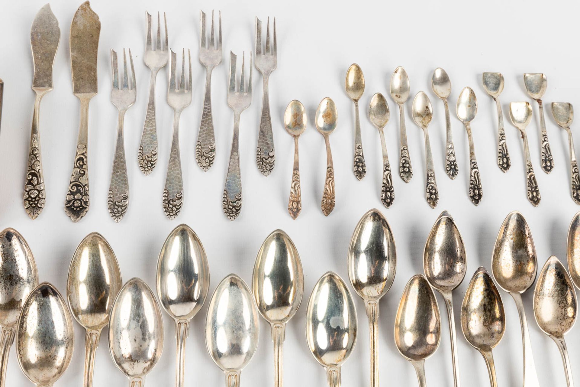 61 pieces of silver cutlery and accessories. (L:29 cm) - Image 7 of 22