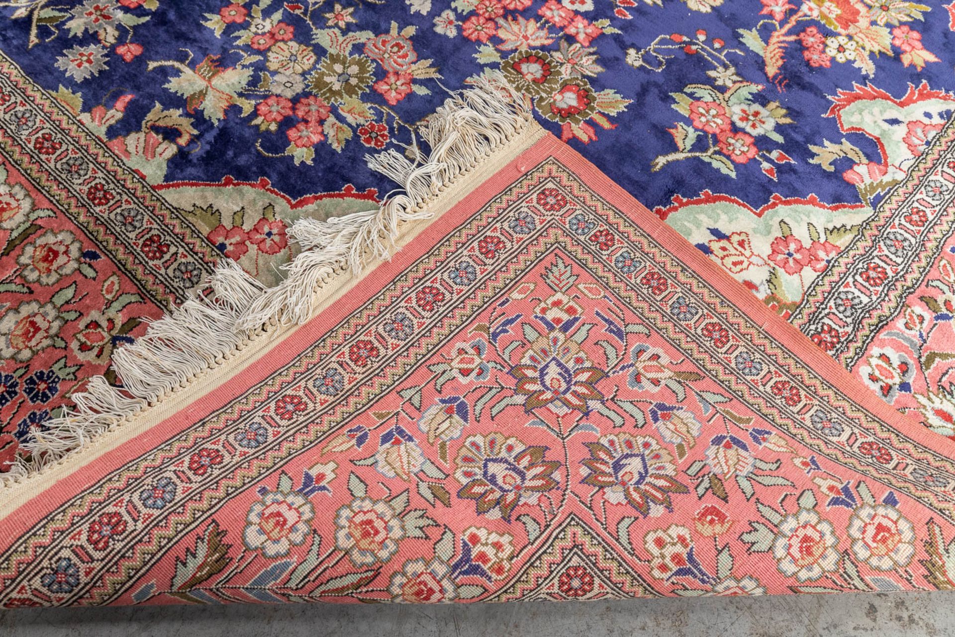 An Oriental hand-made carpet. Isphahan. (L:202 x W:287 cm) - Bild 7 aus 8